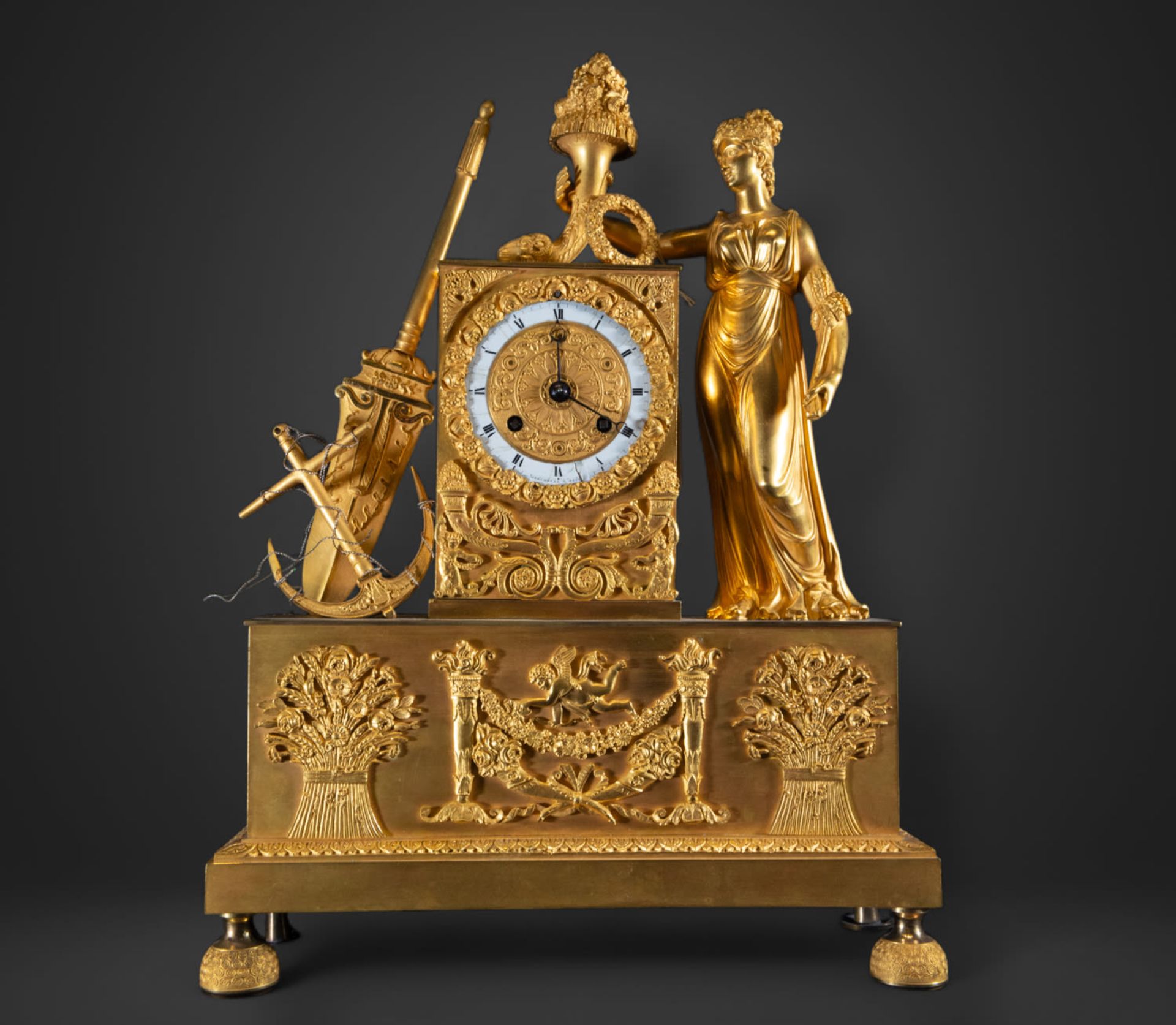 Important French Empire table clock in mercury-gilded bronze, French work from the 19th century