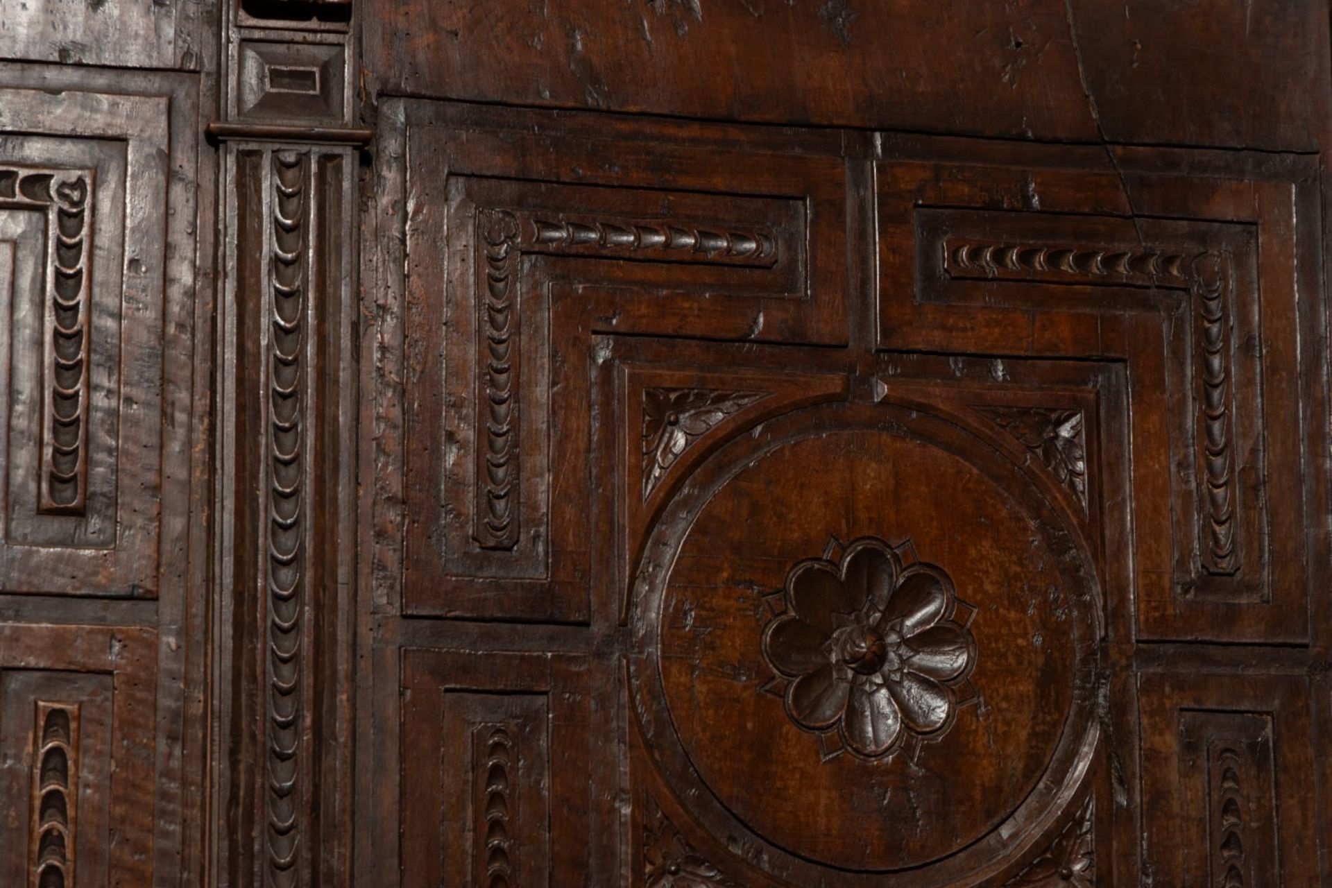 Late Gothic early 16th century Escorial Spanish style choir bench, in oak - Image 3 of 4