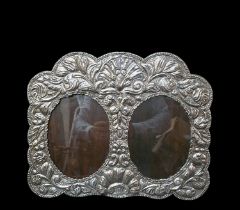 Exquisite large double oval table frame in Peruvian sterling silver, late 19th century - early 20th