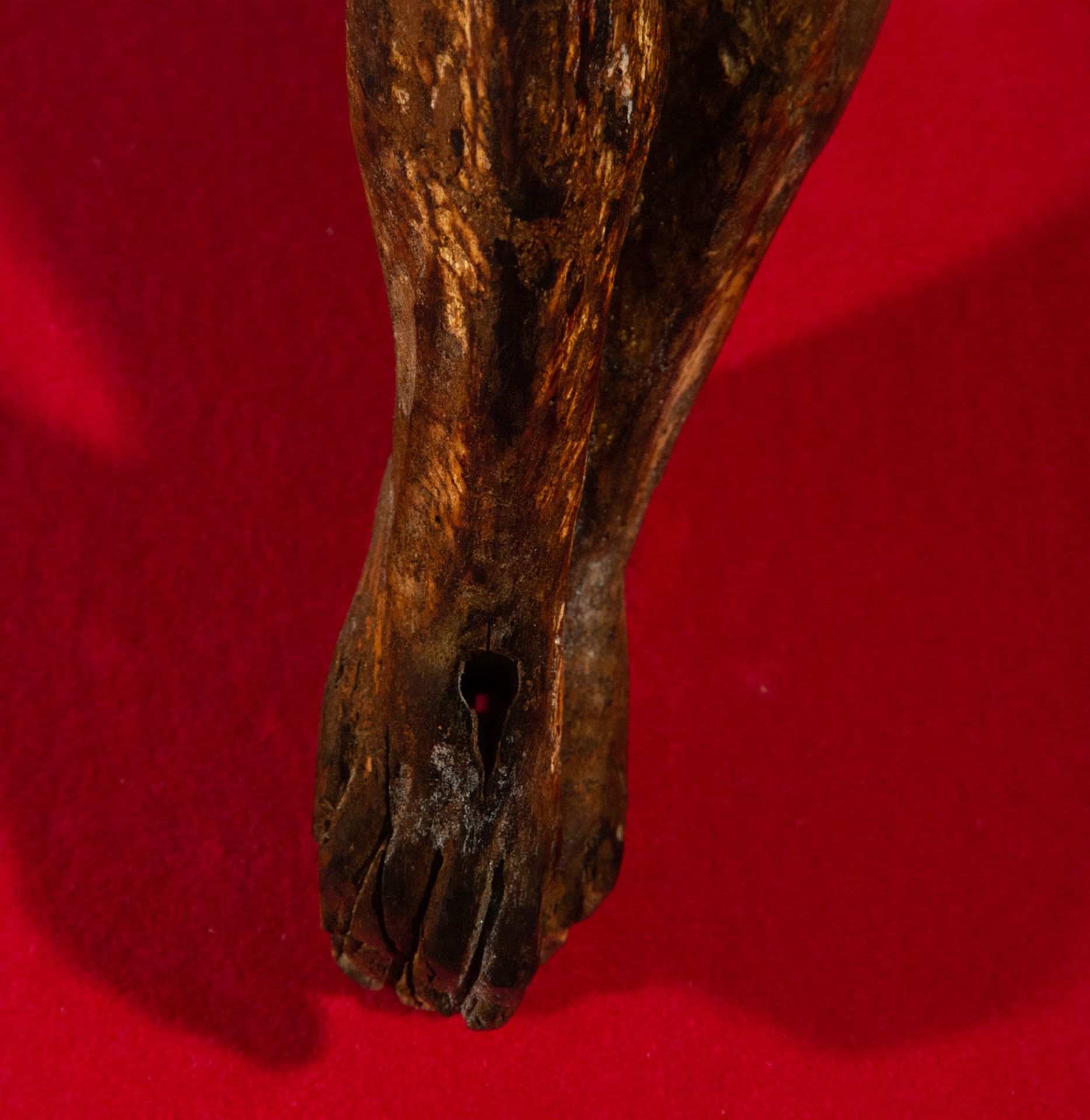 Expiring Christ in Boxwood, Navarra, first half of the 16th century - Image 3 of 4