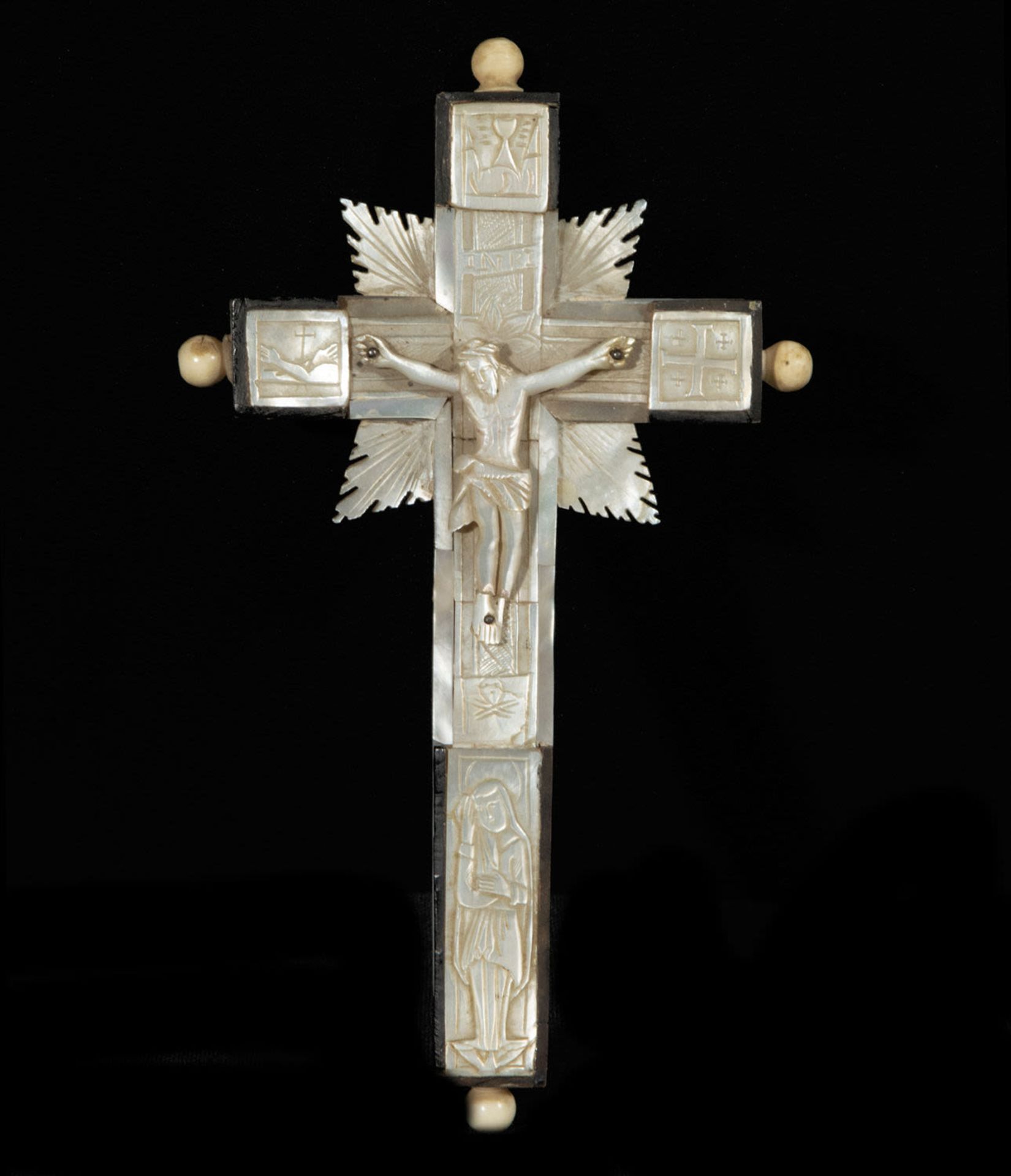 Reliquary cross called Jerusalem, in mother-of-pearl and mother-of-pearl, work from the Holy Land, 1