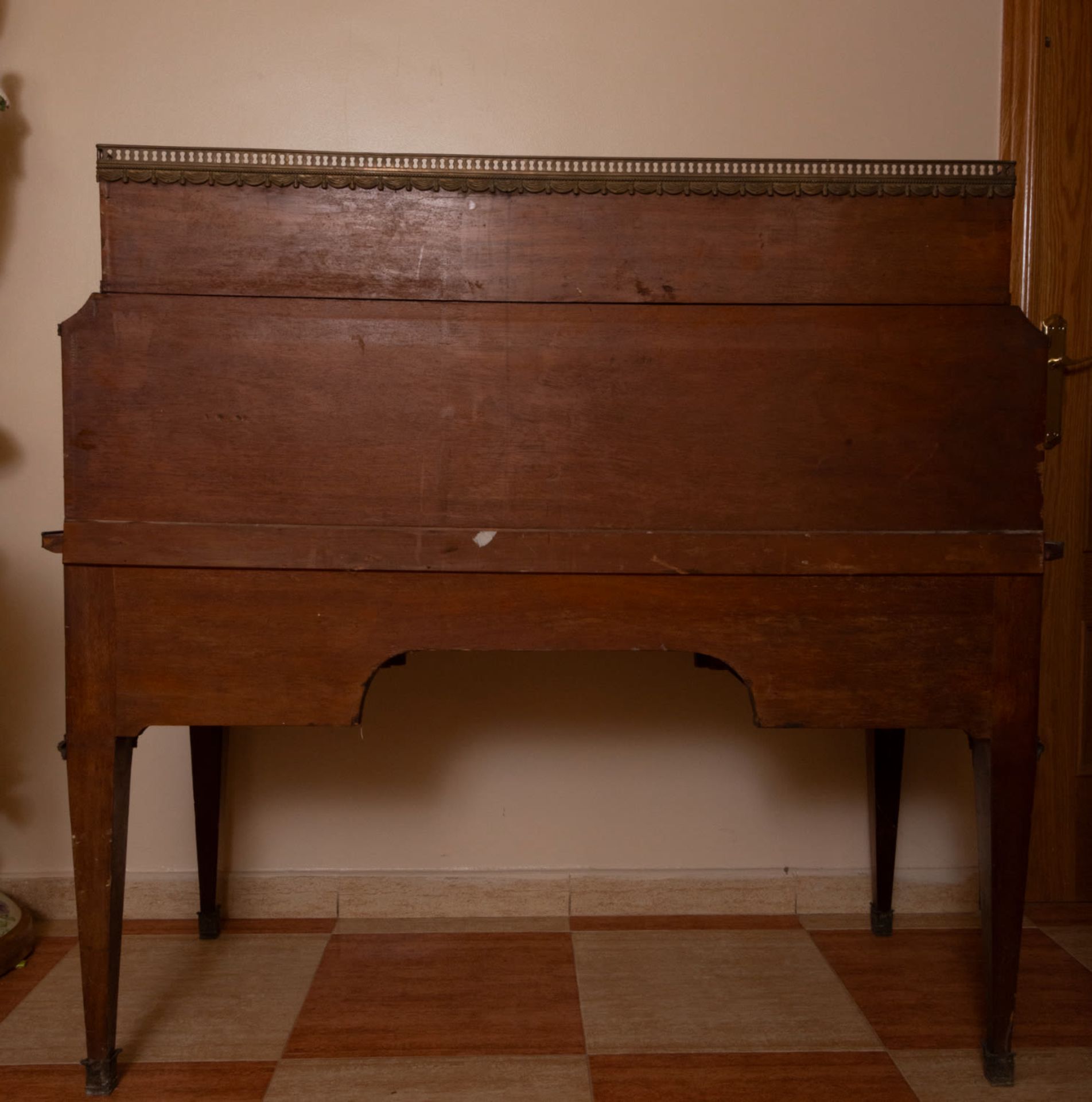 Precious "Bureau a Plat" with Bourbon shield in marquetry from the beginning of the 20th century to  - Bild 6 aus 6