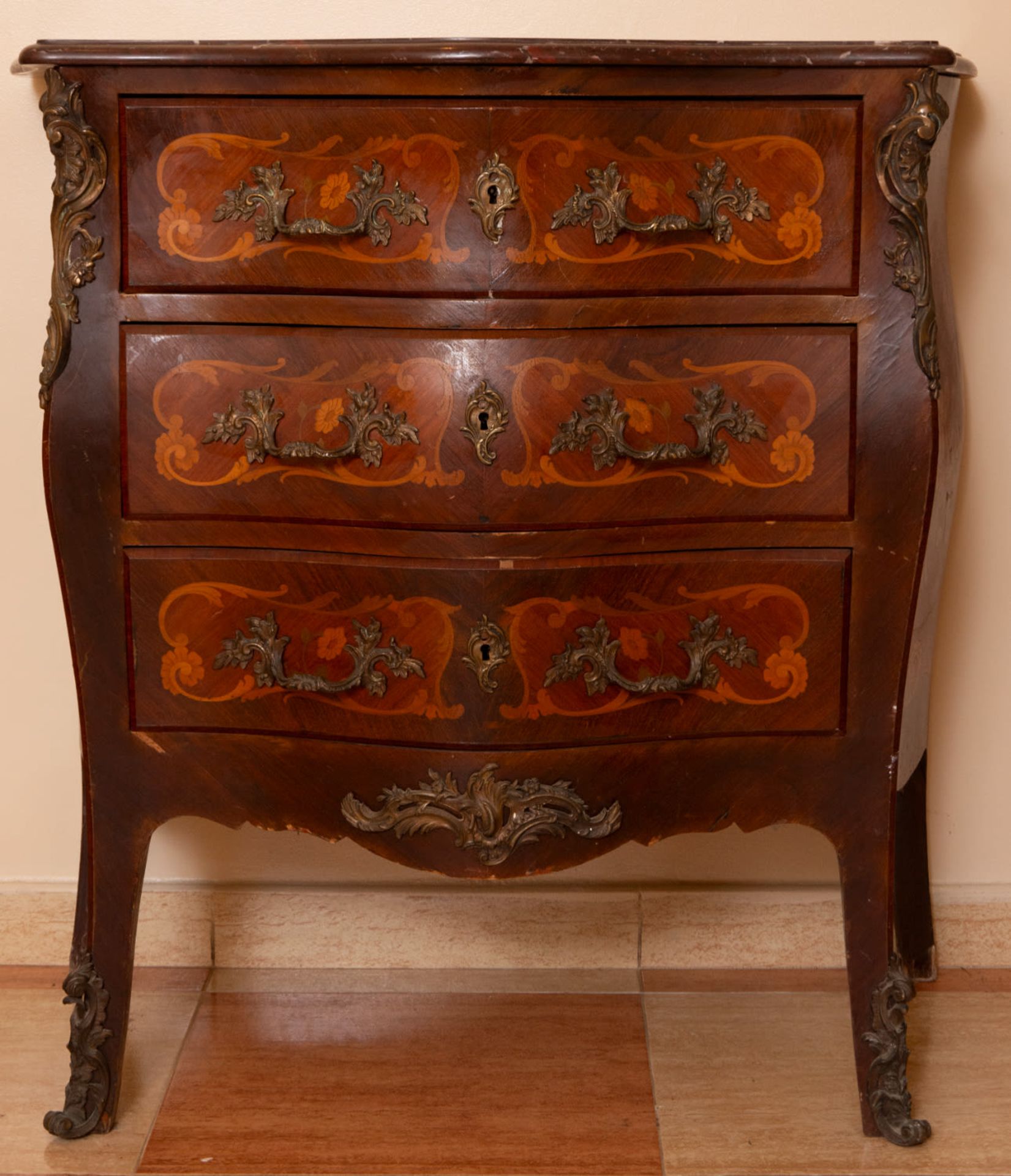 Elegant Louis XV style chest of drawers from the 19th century in fruit marquitry and gilt bronze