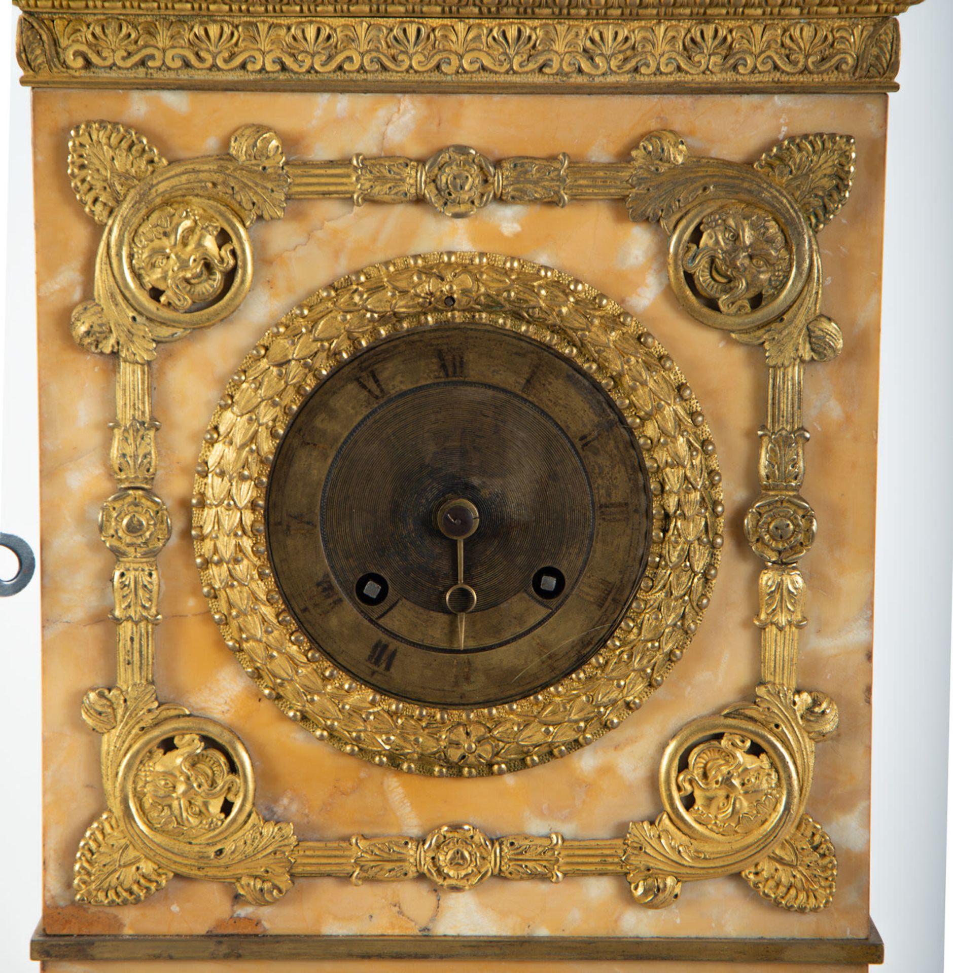 Pink marble and gilt bronze clock in the form of a portico. Charles X style, 19th century - Image 3 of 6