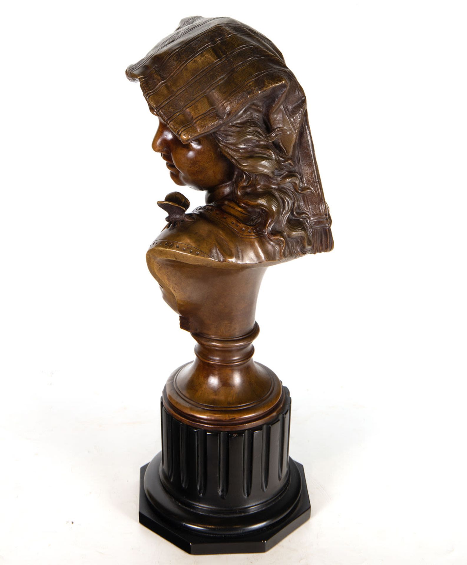 Bust of a Girl in patinated Bronze, French school of the 19th century - Image 2 of 8