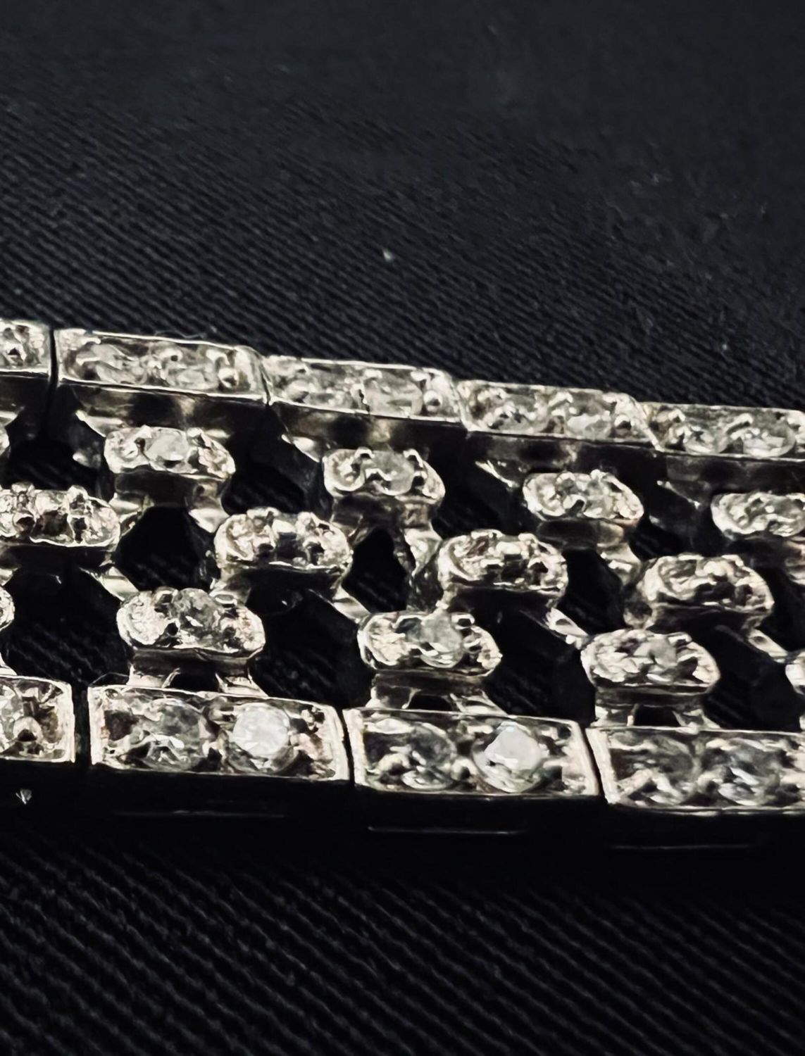 Elegant 20's style bracelet for women with 3 ct approx. of brilliant cut diamonds mounted in 925 ste - Image 2 of 4