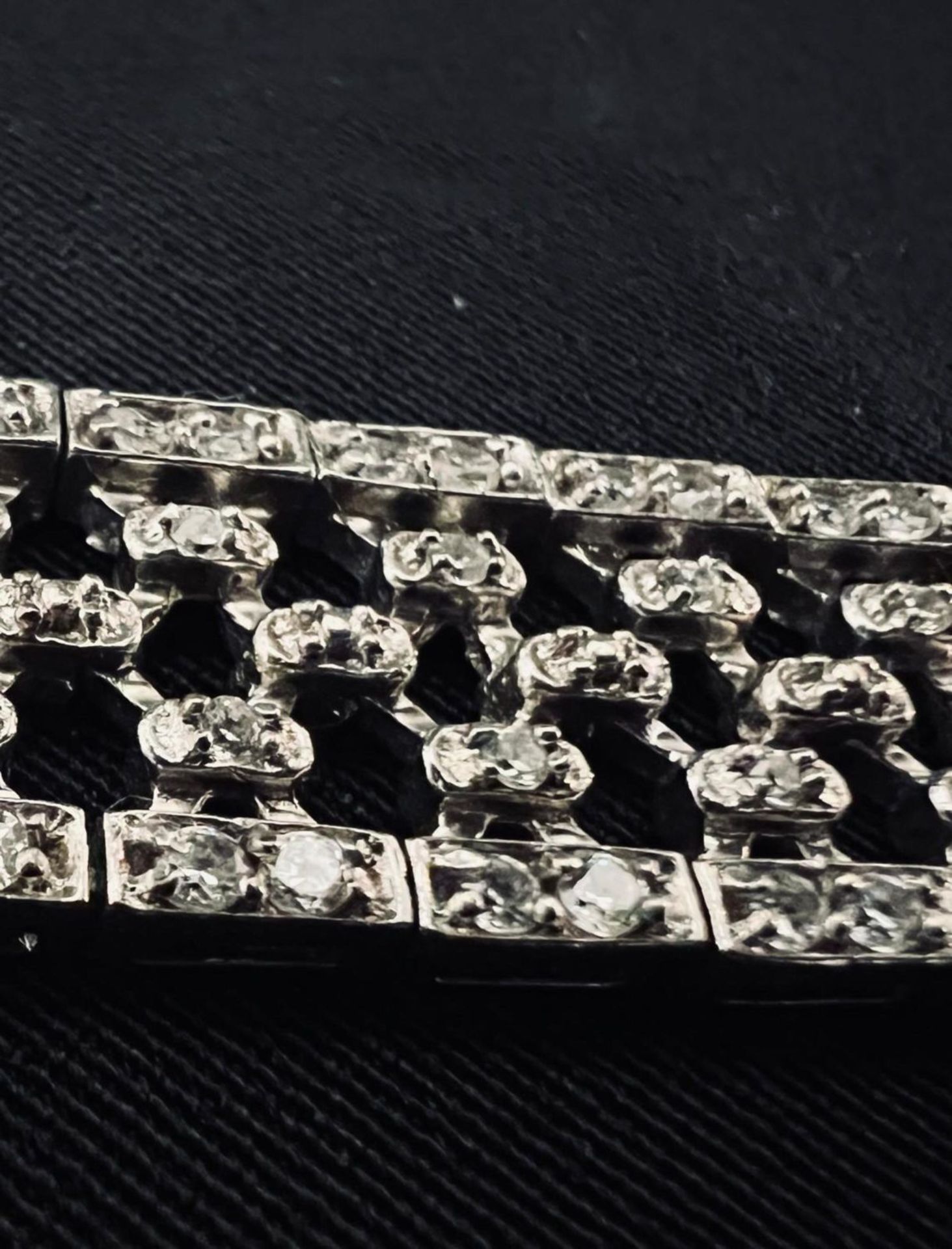 Elegant 20's style bracelet for women with 3 ct approx. of brilliant cut diamonds mounted in 925 ste - Bild 2 aus 4