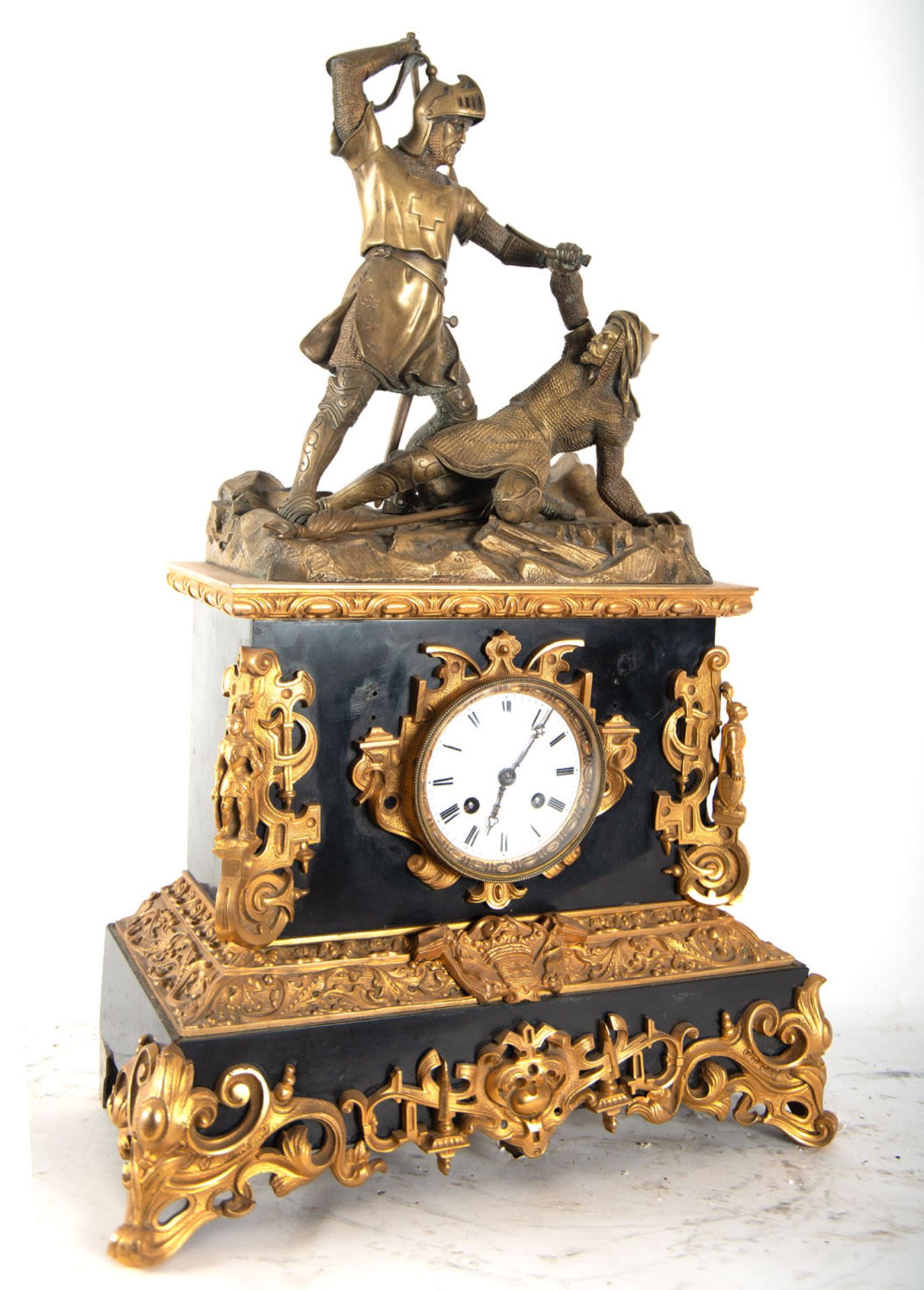 Gilt bronze clock depicting a Templar knight in the crusades, 19th century - Image 2 of 7