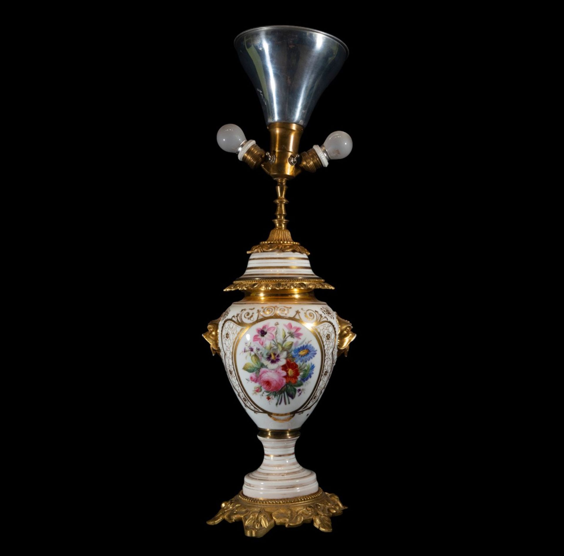 Pair of porcelain vases transformed into lamps, 19th century - Bild 2 aus 13