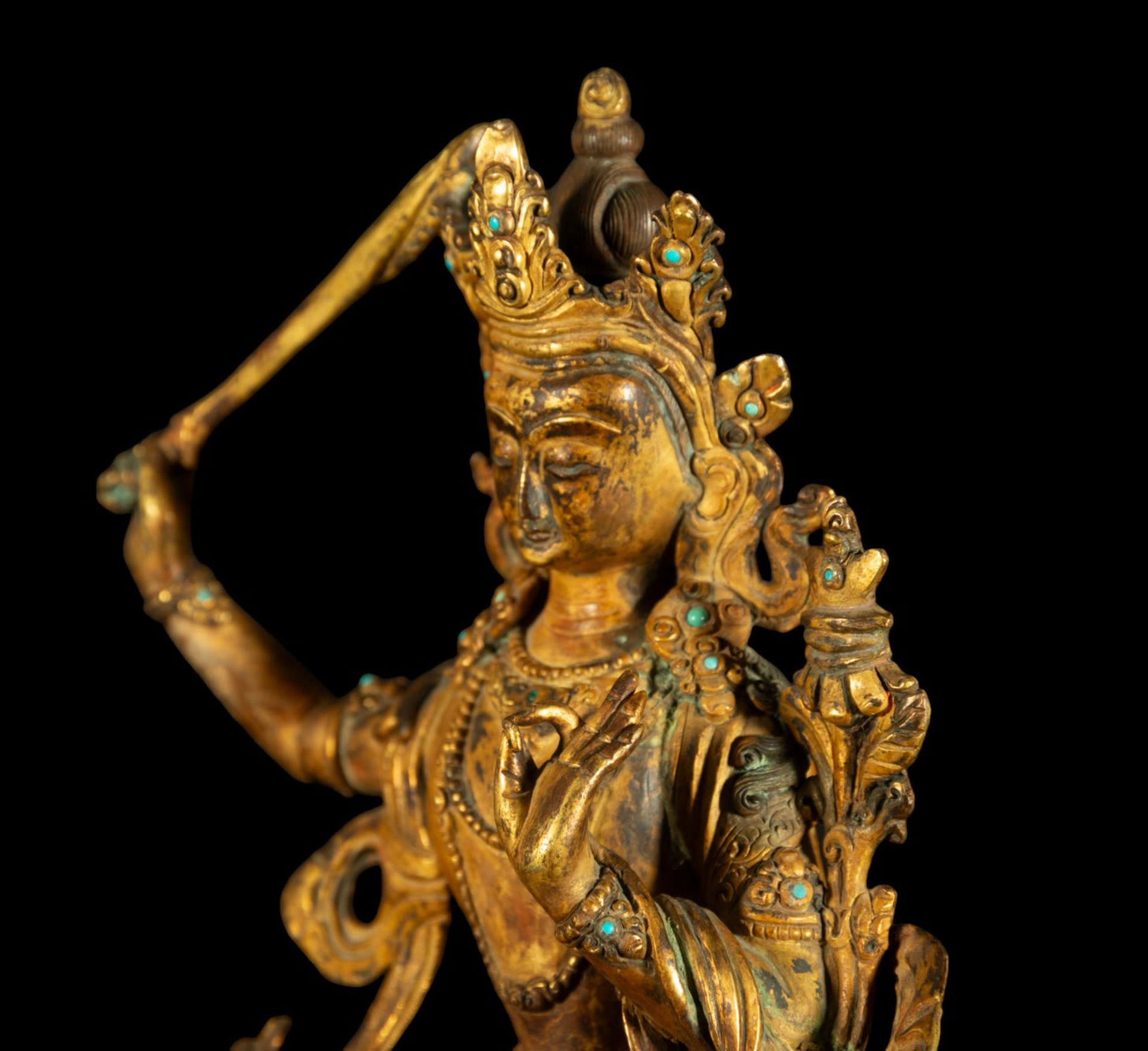 Exquisite Goddess Tara in gilt repoussé copper, Chinese school, Tibet, 19th century - Bild 4 aus 8