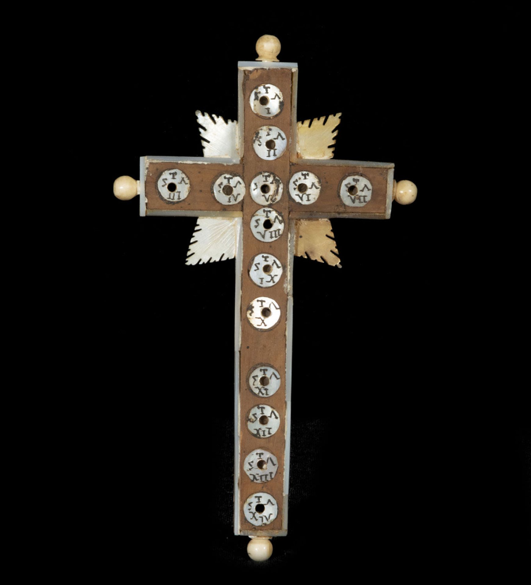 Reliquary cross called Jerusalem, in mother-of-pearl and mother-of-pearl, work from the Holy Land, 1 - Bild 2 aus 2