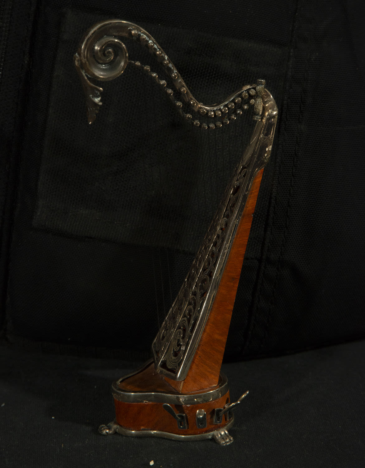 Set of three miniatures of musical instruments, 19th to 20th centuries - Image 2 of 4