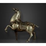 Refined and Decorative Horse in 700 Tibetan silver weighing more than 3.8 Kg, 19th century North Chi