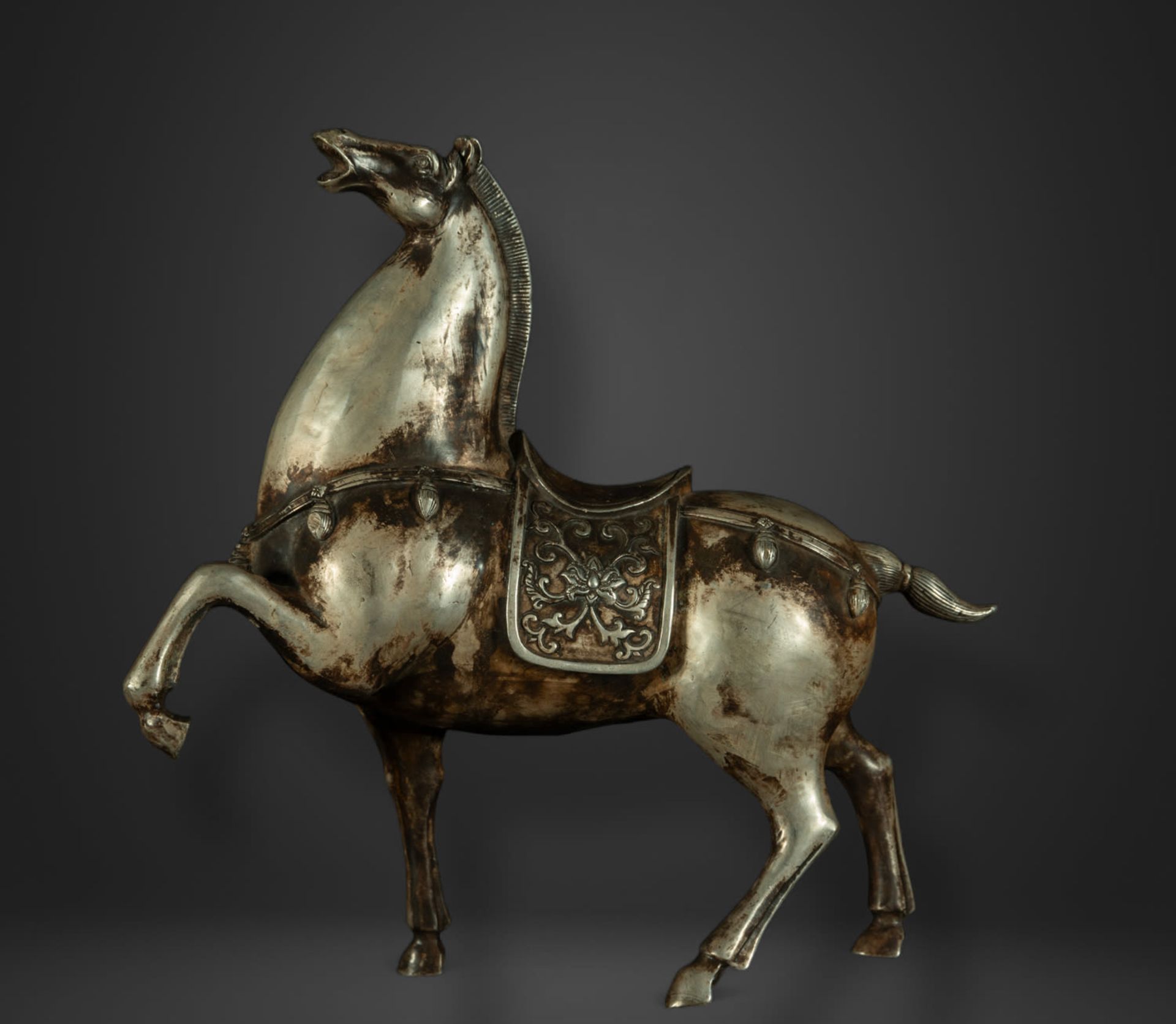 Refined and Decorative Horse in 700 Tibetan silver weighing more than 3.8 Kg, 19th century North Chi