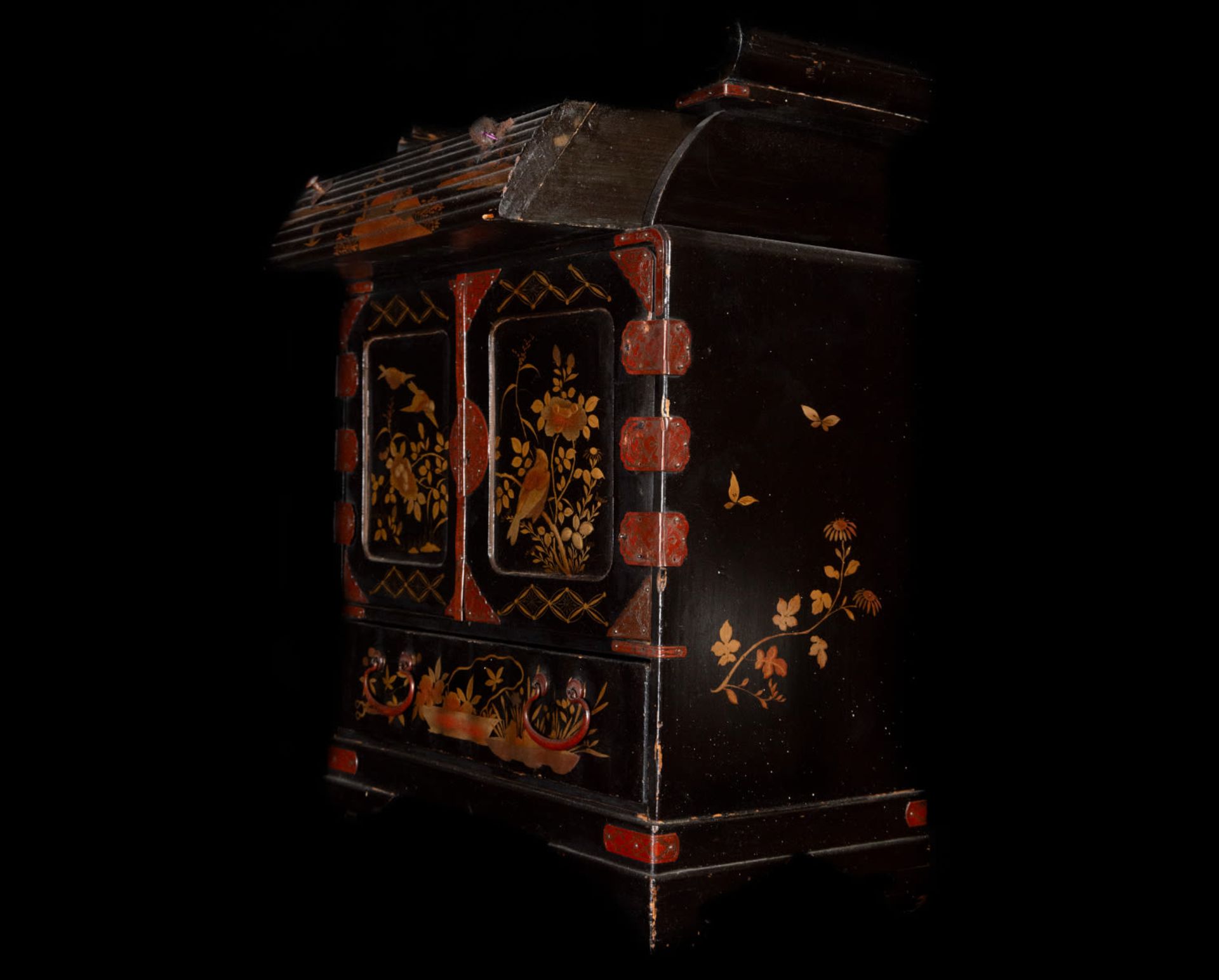 Exquisite Japanese Meiji tabletop cabinet in lacquered and gilded wood, 19th century - Bild 7 aus 8