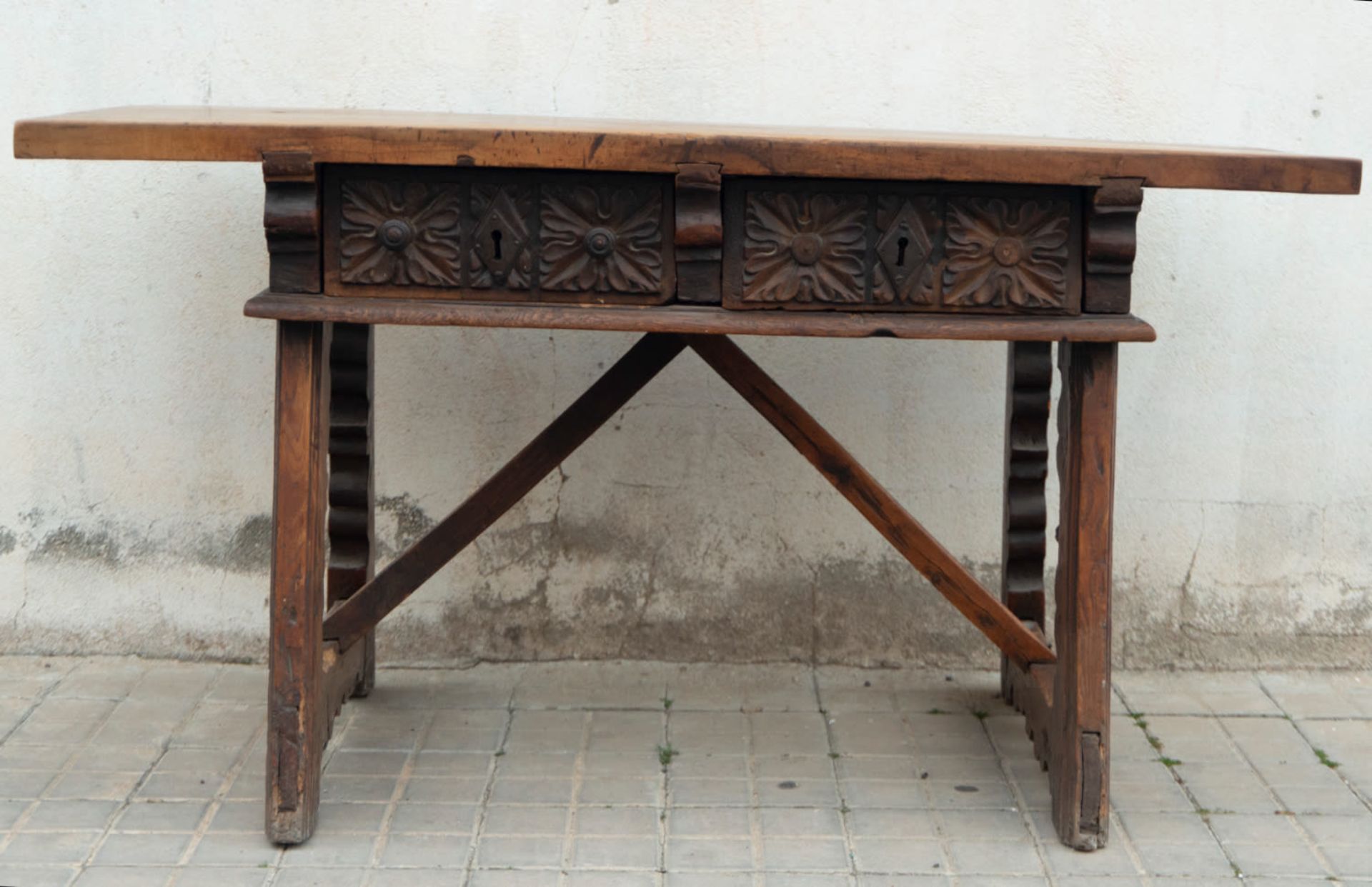 Tyrolean or German kitchen table from Bavaria in oak wood from the 16th century, Swiss or German Ren
