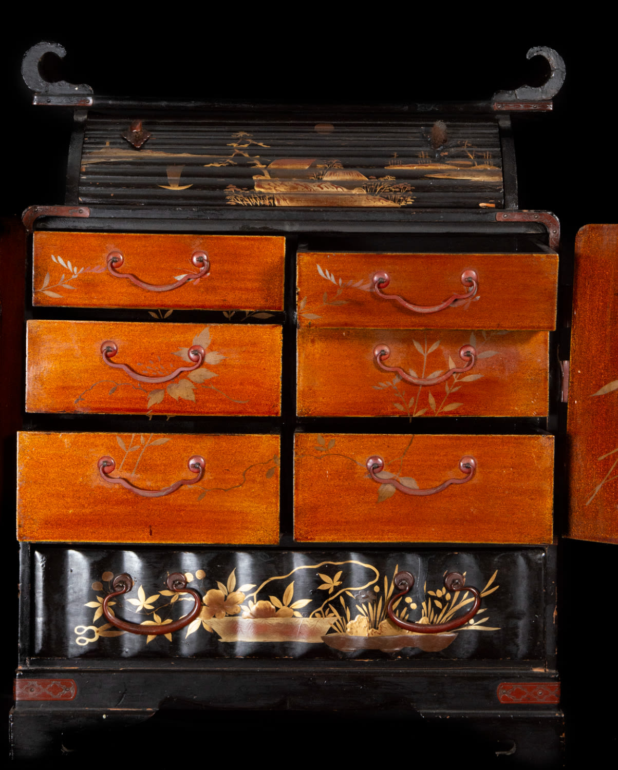 Exquisite Japanese Meiji tabletop cabinet in lacquered and gilded wood, 19th century - Image 5 of 8