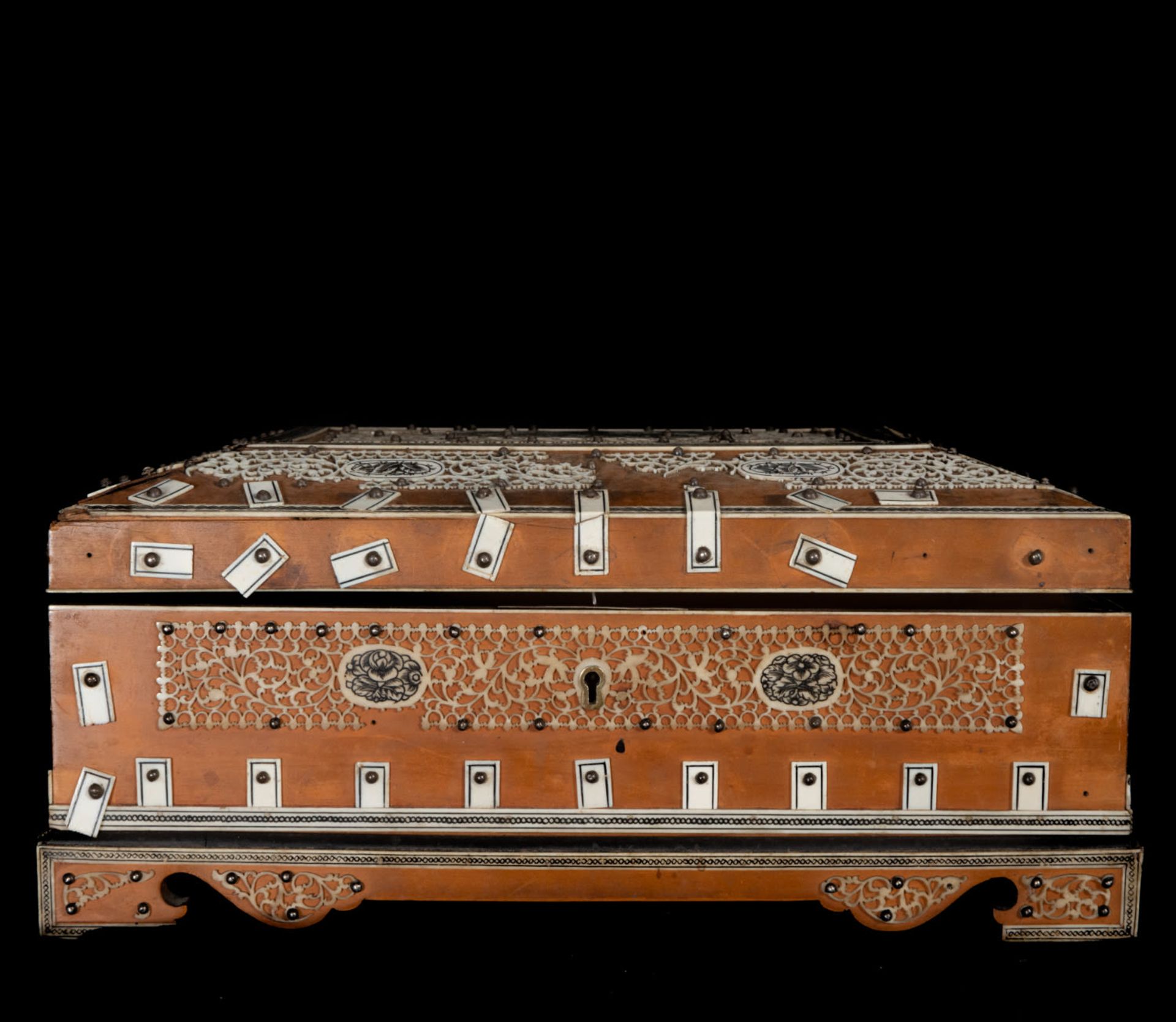 Indian tabletop chest in wood and carved bone marquetry with floral motifs, 19th century