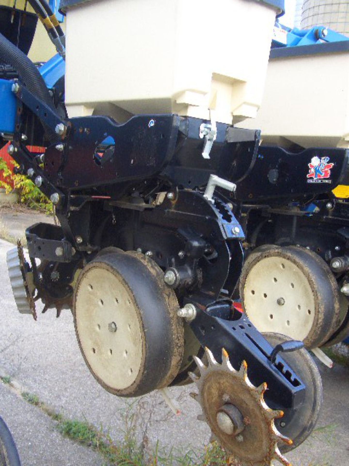 2012 Kinze 3600 12 liquid planter - Image 3 of 5