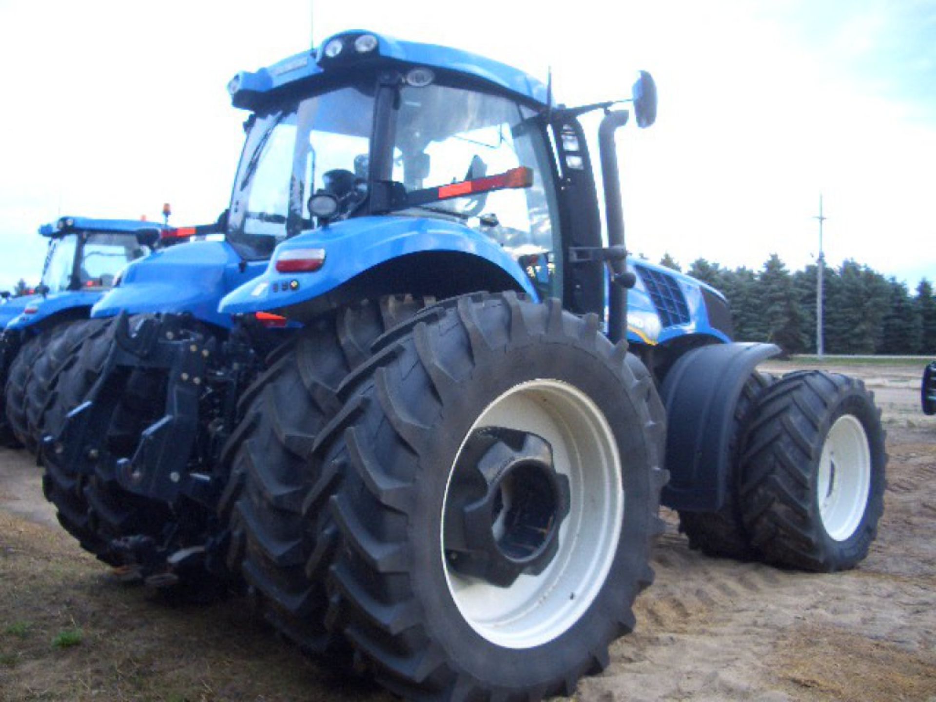 NH T8-390 MFWD Tractor