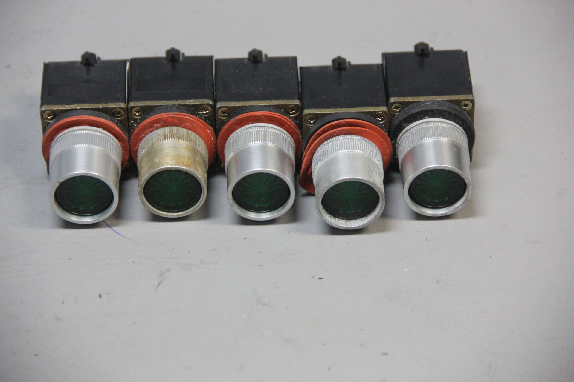 LOT OF 5 ALLEN BRADLEY GREEN ILLLUMINATED PUSHBUTTONS - Image 2 of 3