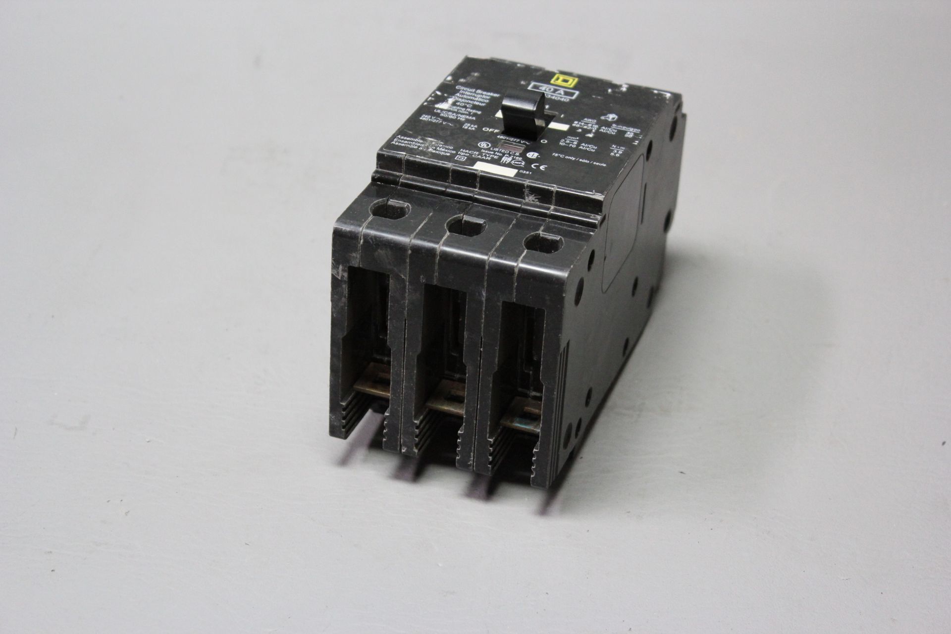 SQUARE D 40A CIRCUIT BREAKER - Image 3 of 5