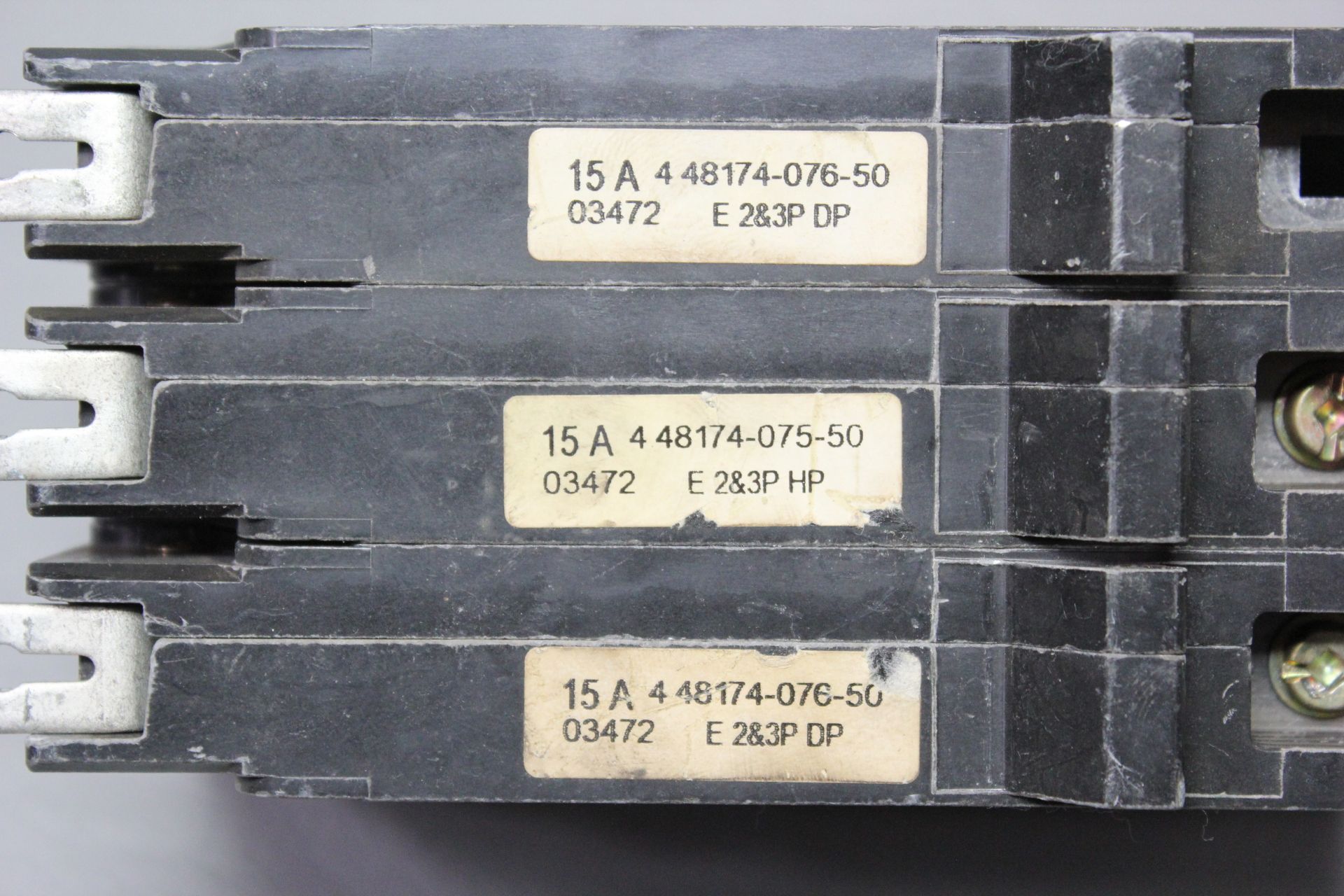 SQUARE D 15A CIRCUIT BREAKER - Image 4 of 4