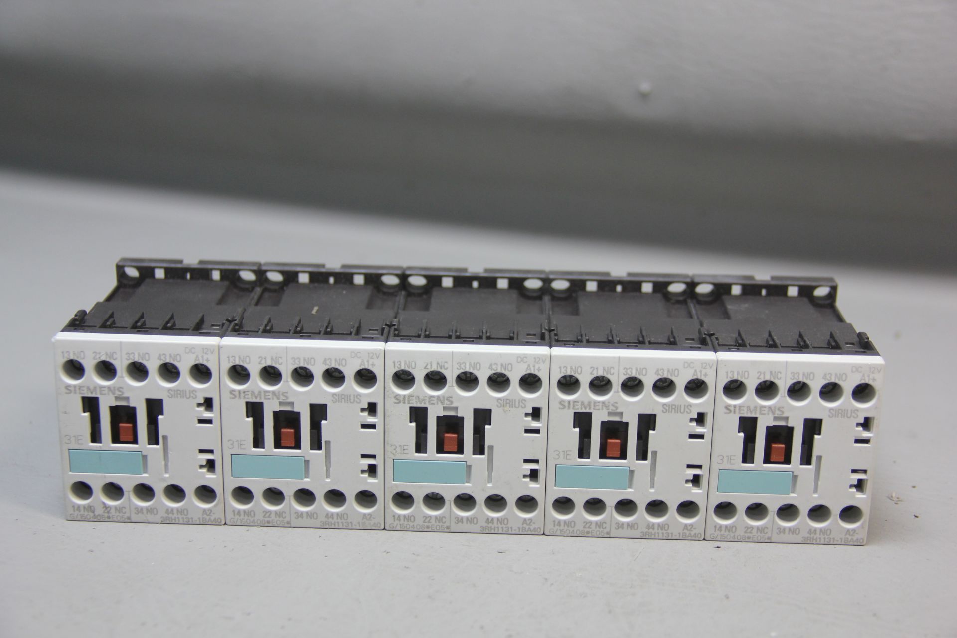 5 UNUSED SIEMENS CONTACTOR RELAYS - Image 2 of 2