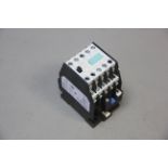 SIEMENS CONTACTOR RELAY