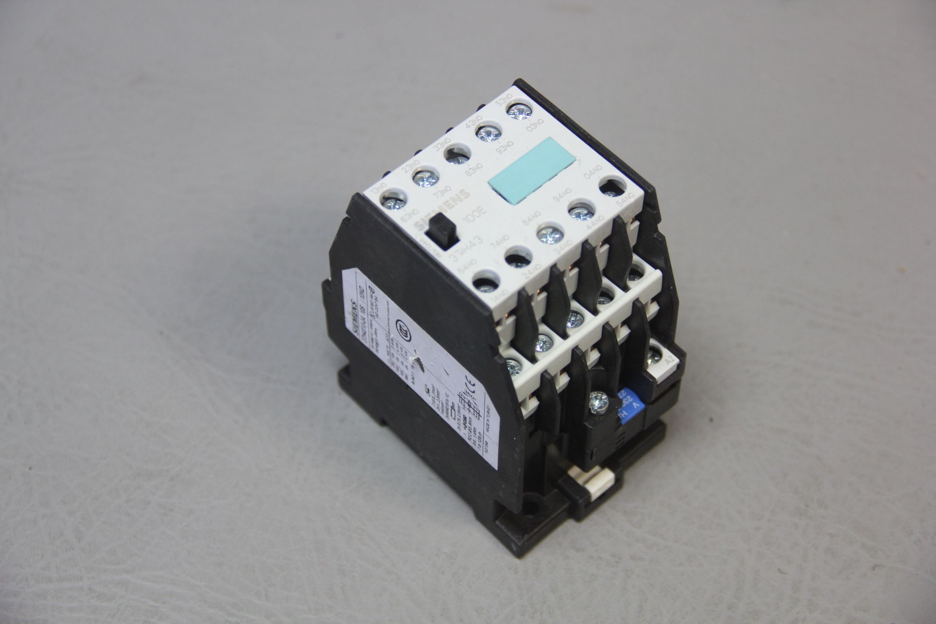 SIEMENS CONTACTOR RELAY