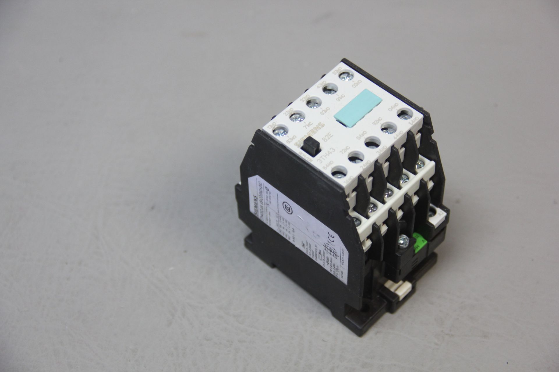 SIEMENS CONTACTOR RELAY