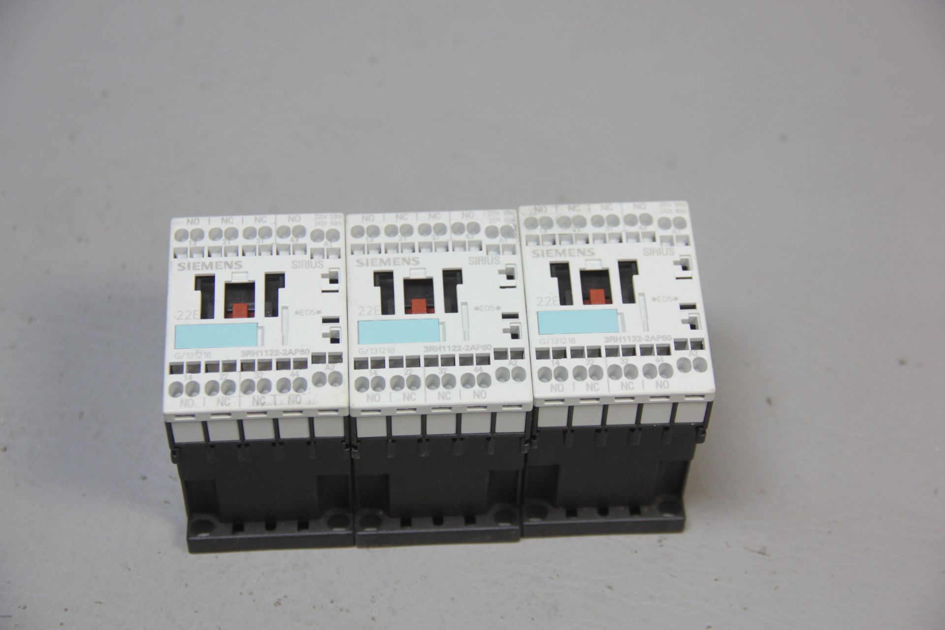 3 SIEMENS CONTACTOR RELAYS