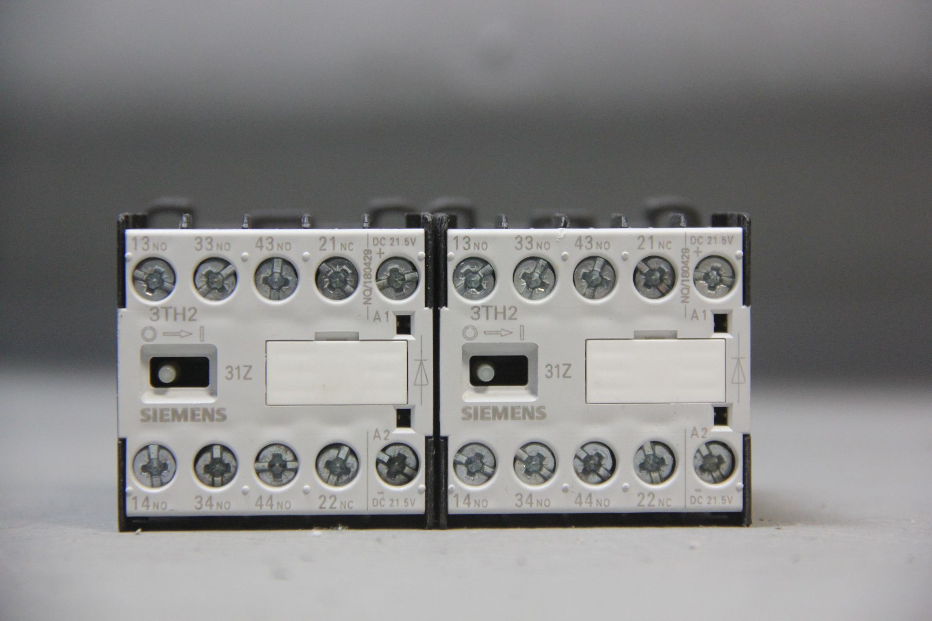 2 SIEMENS CONTACTORS - Image 2 of 3