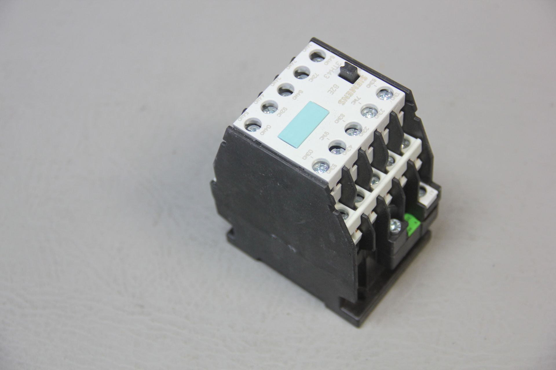 SIEMENS CONTACTOR RELAY - Image 2 of 5