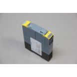 SIEMENS SAFETY RELAY