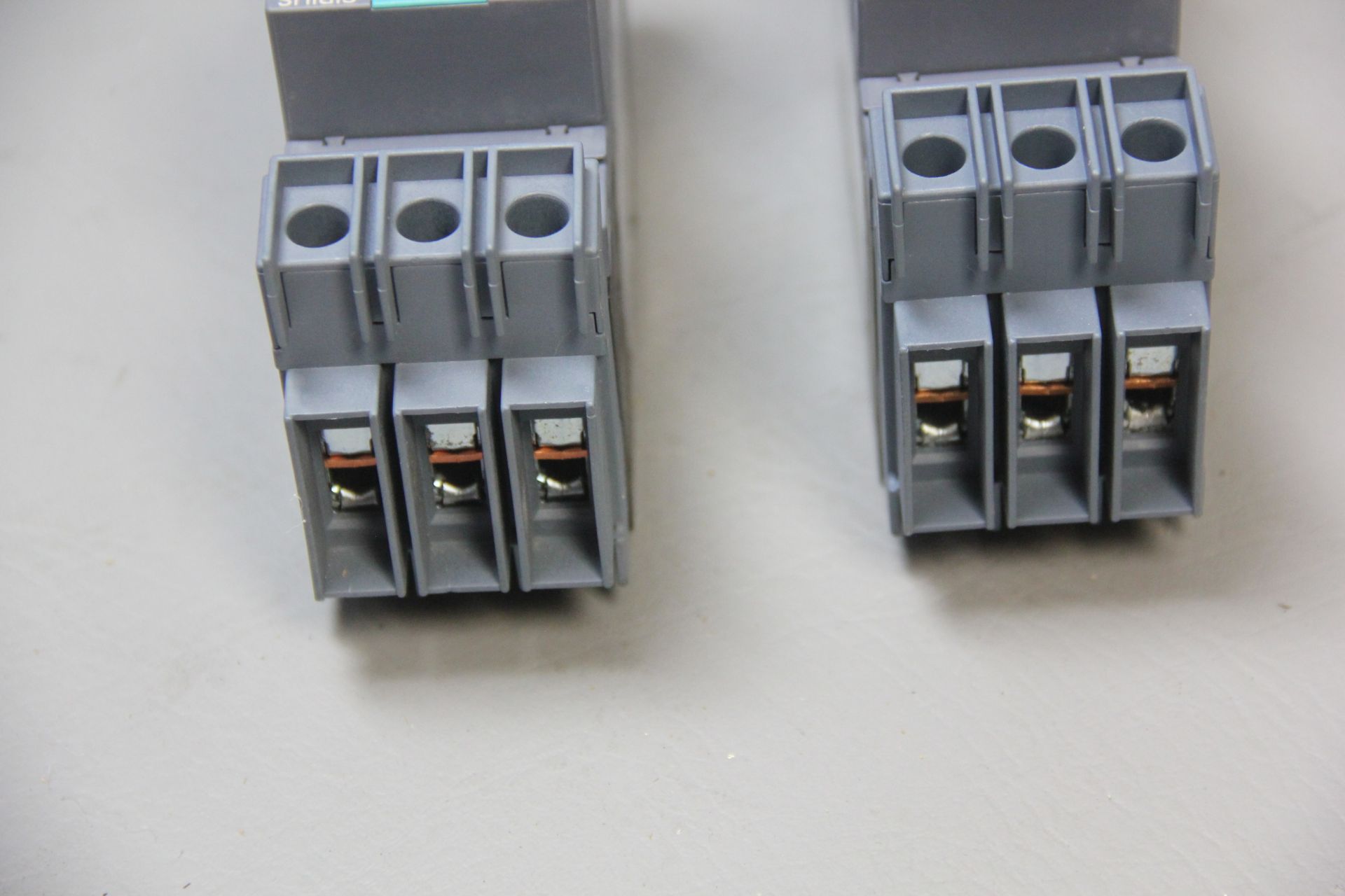 2 UNUSED SIEMENS SYSTEM PROTECTION CIRCUIT BREAKERS - Image 4 of 5