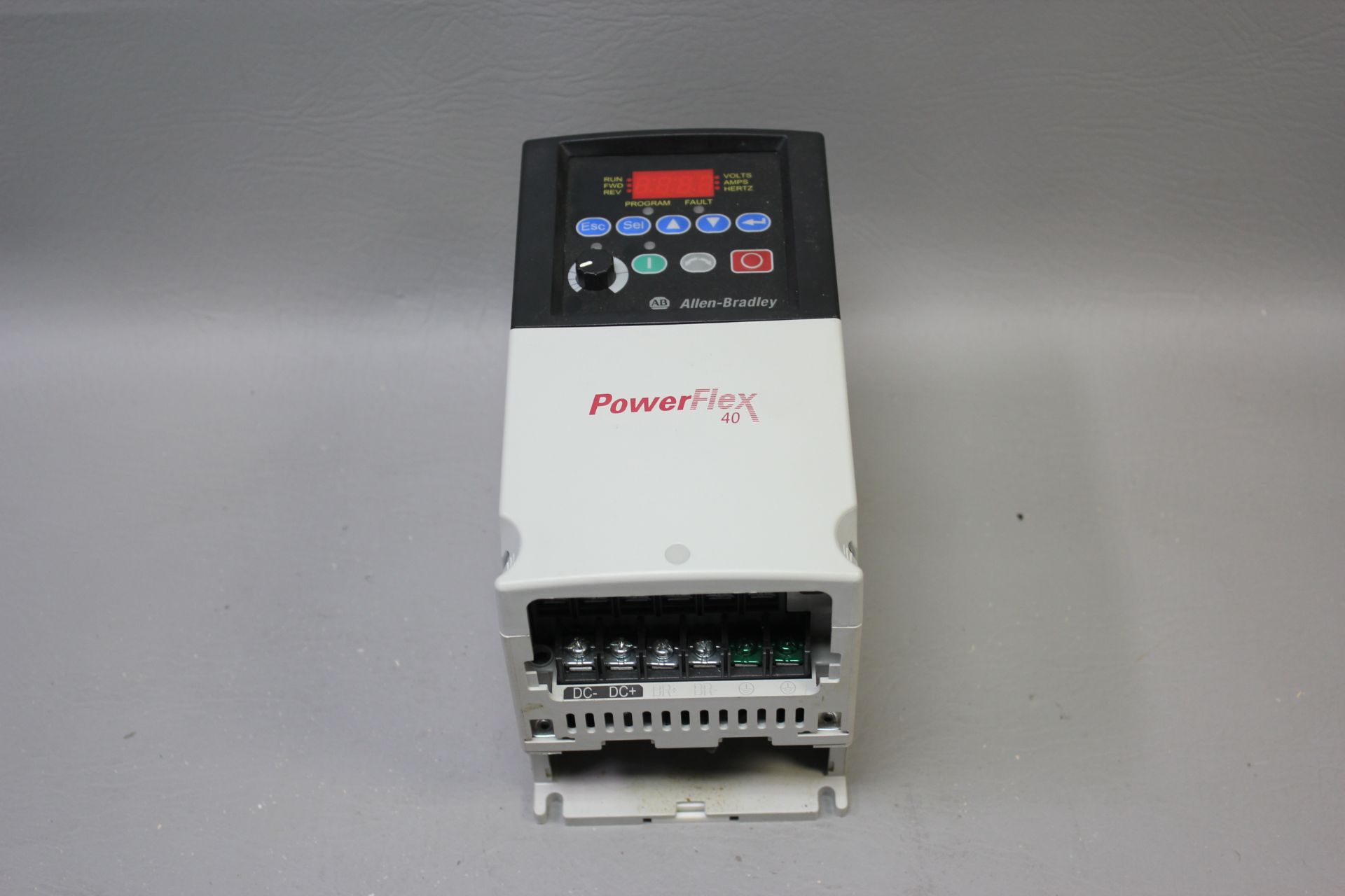 ALLEN BRADLEY POWERFLEX 40 AC DRIVE 1HP