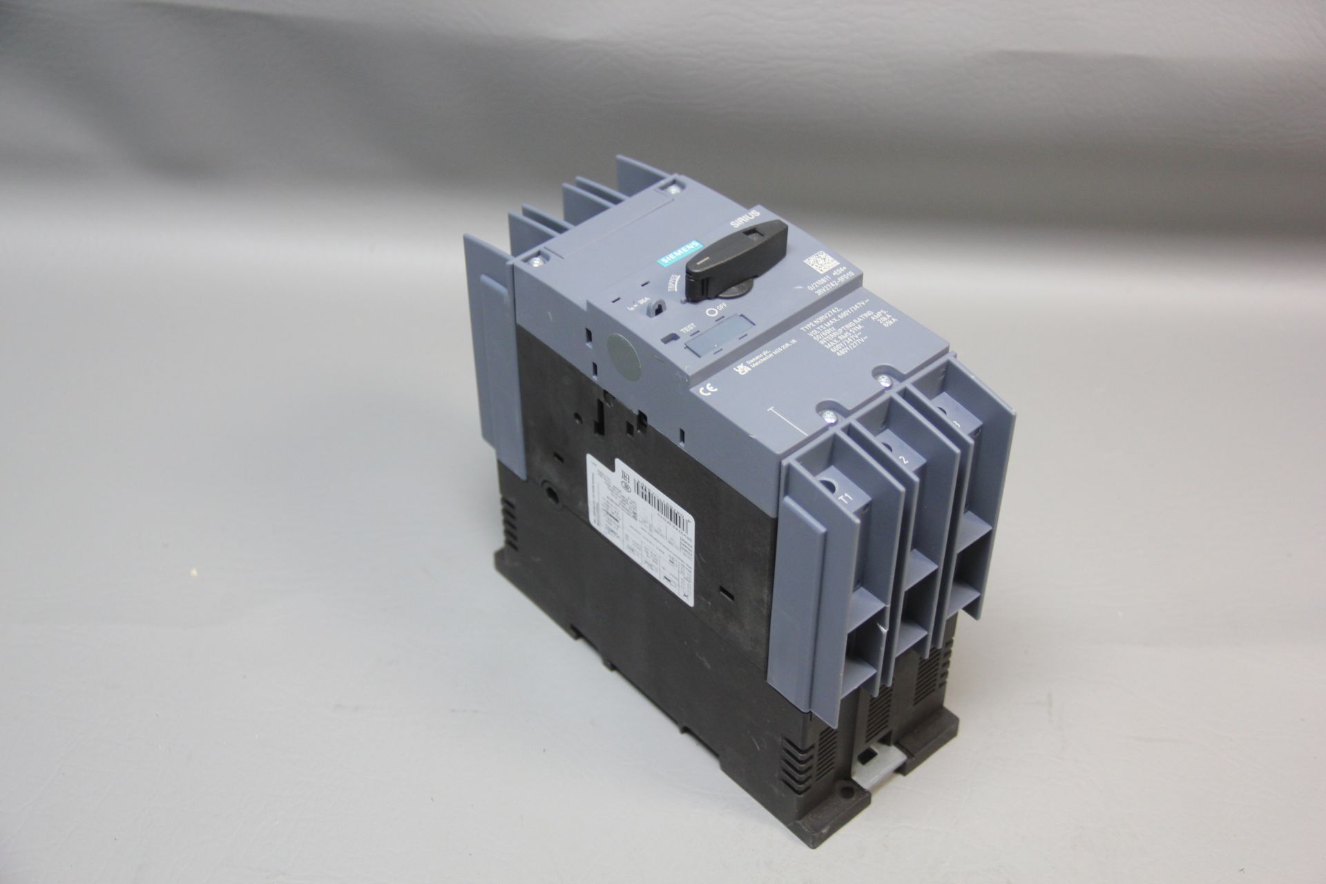 UNUSED SIEMENS SYSTEM PROTECTION CIRCUIT BREAKER