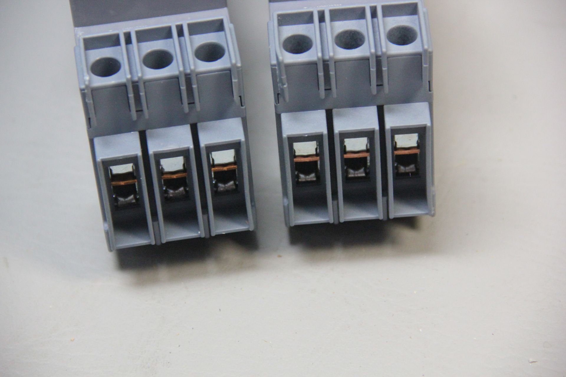 2 UNUSED SIEMENS SYSTEM PROTECTION CIRCUIT BREAKERS - Image 2 of 5