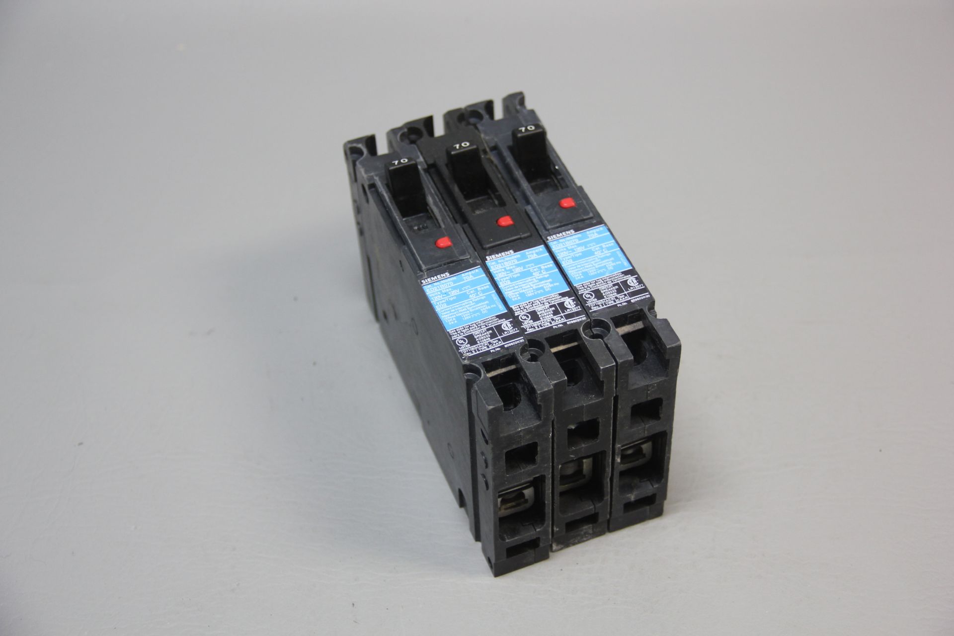 3 UNUSED SIEMENS 70A CIRCUIT BREAKERS