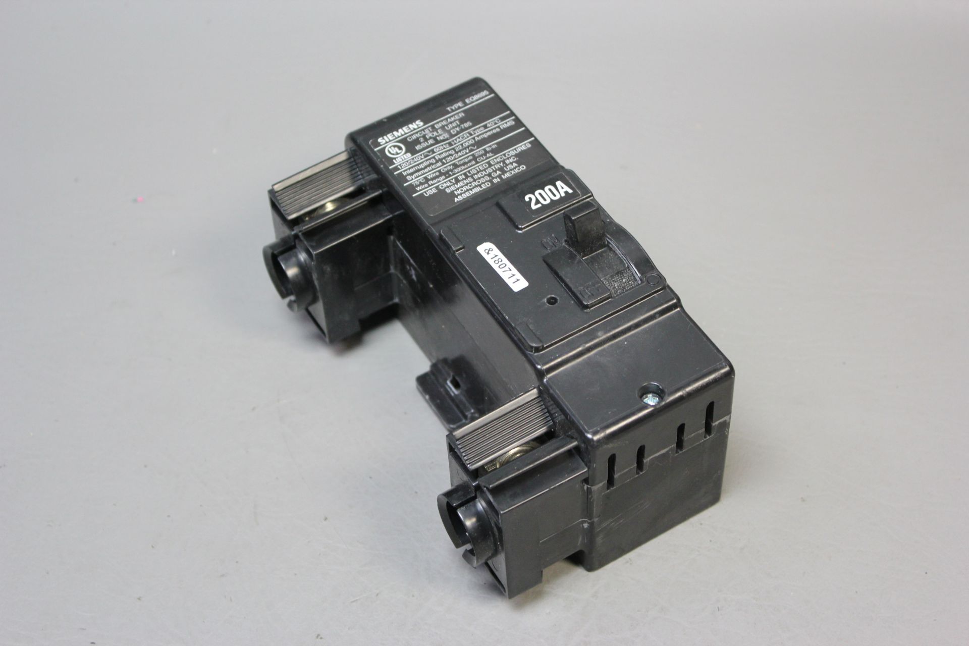 UNUSED SIEMENS 200A CIRCUIT BREAKER