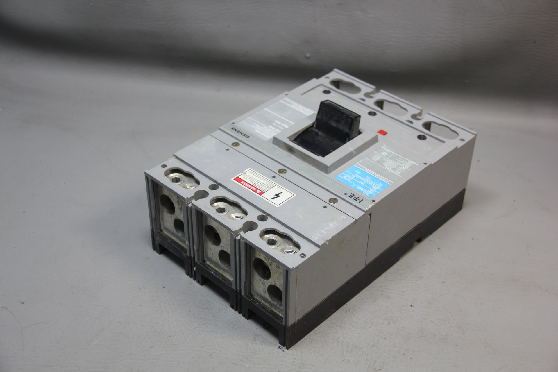 SIEMENS ITE 350A 3 POLE CIRCUIT BREAKER - Image 3 of 7