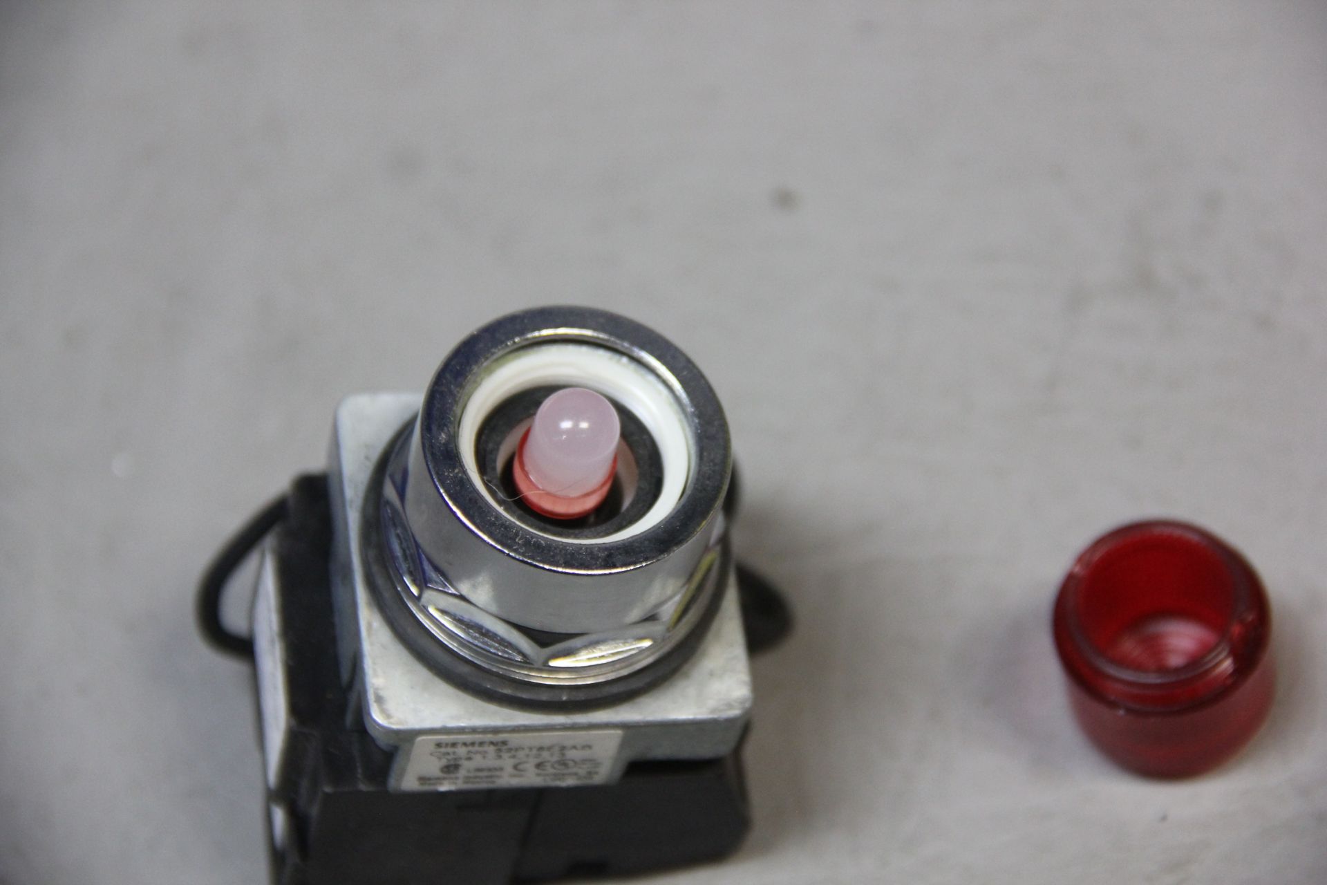 3 UNUSED SIEMENS HEAVY DUTY ILLUMINATED PUSHBUTTON - Image 6 of 6