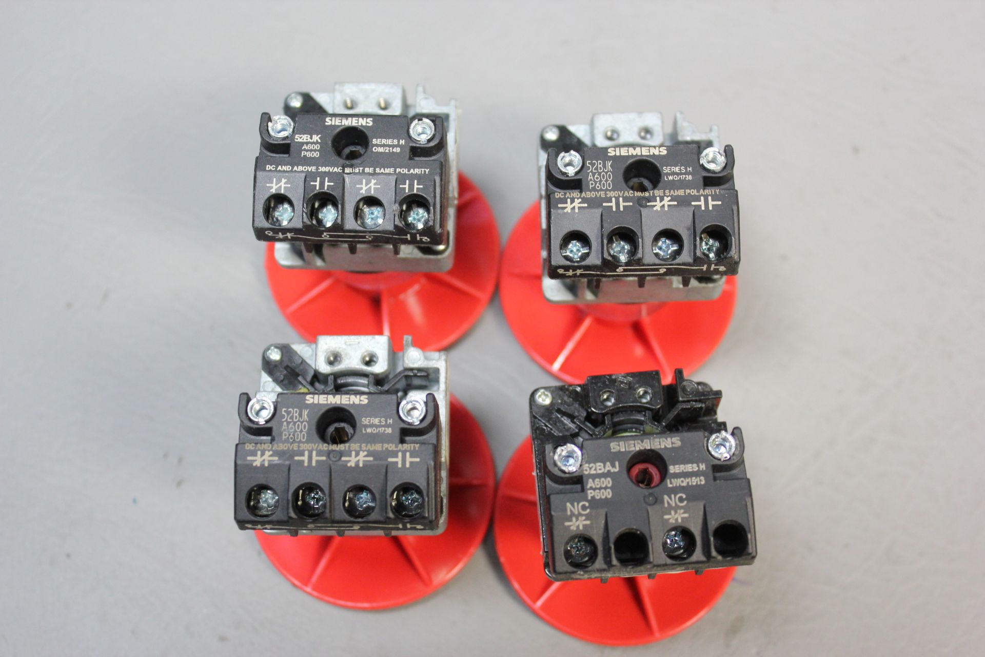 4 UNUSED SIEMENS JUMBO RED MUSHROOM HEAD EMERGENCY STOP PUSHBUTTONS - Image 3 of 5