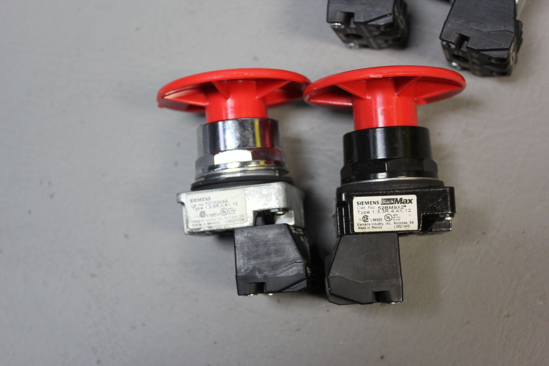 4 UNUSED SIEMENS JUMBO RED MUSHROOM HEAD EMERGENCY STOP PUSHBUTTONS - Image 5 of 5