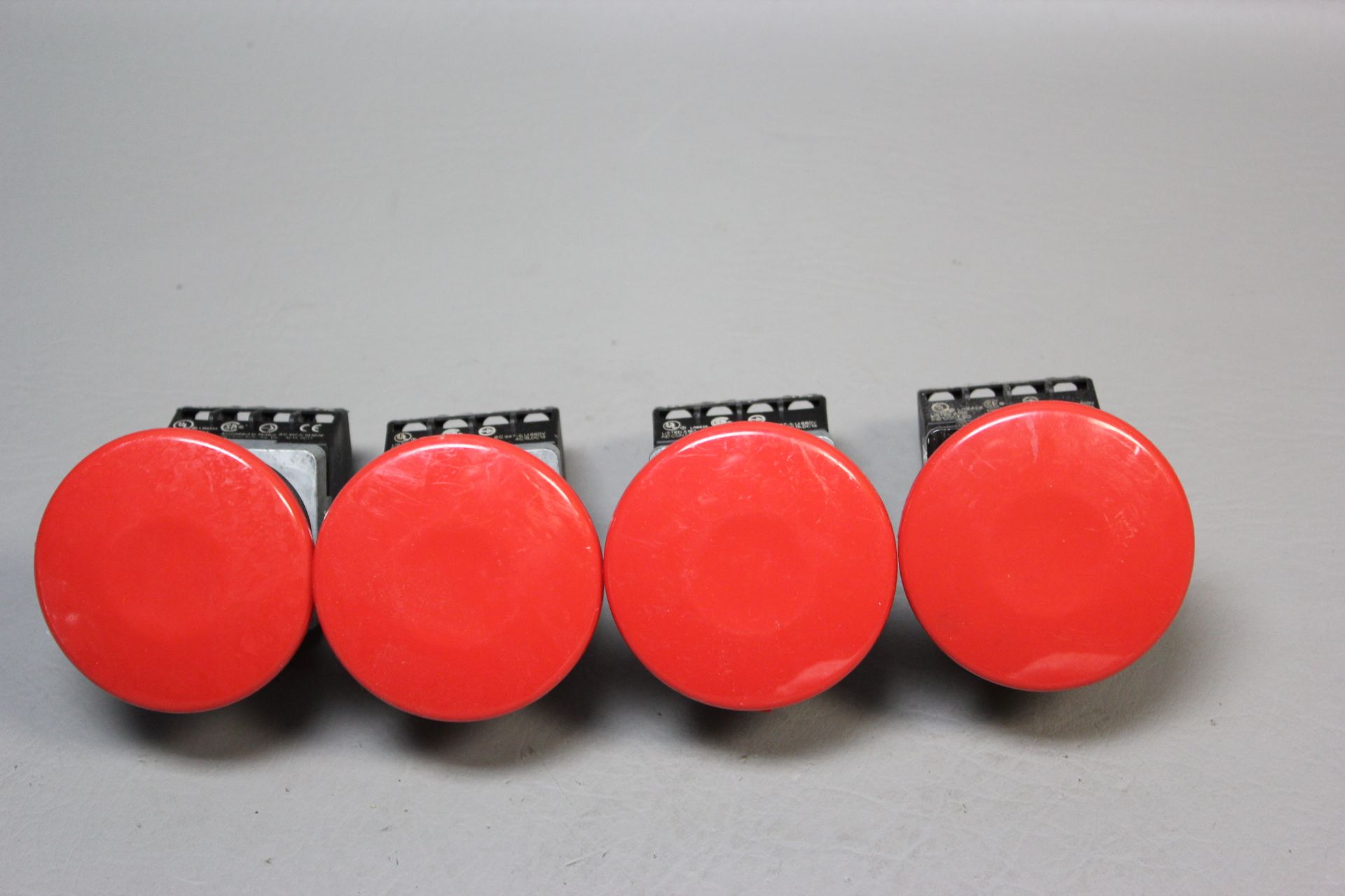 4 UNUSED SIEMENS JUMBO RED MUSHROOM HEAD EMERGENCY STOP PUSHBUTTONS