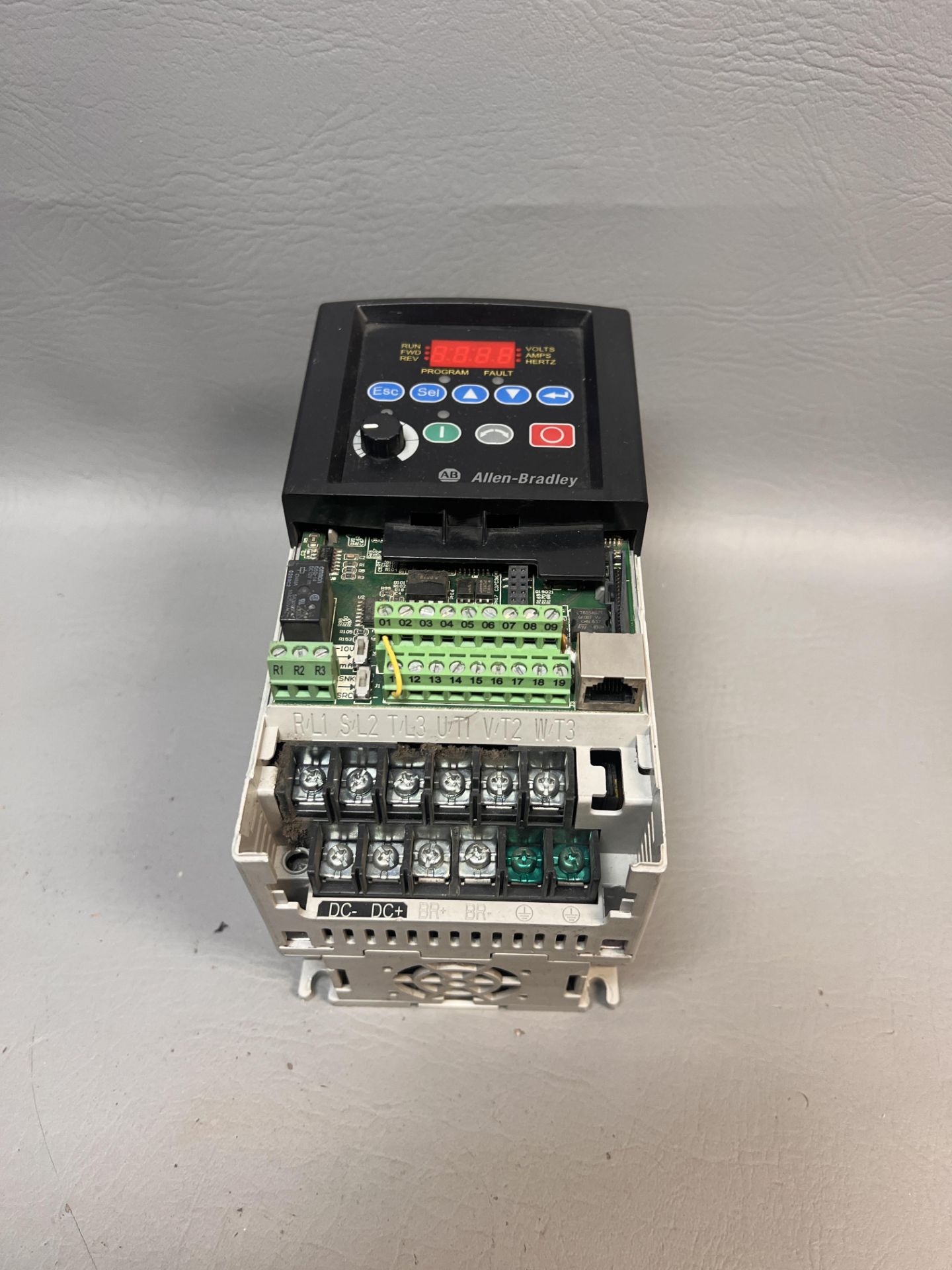 `ALLEN BRADLEY POWERFLEX 40 AC DRIVE 2HP