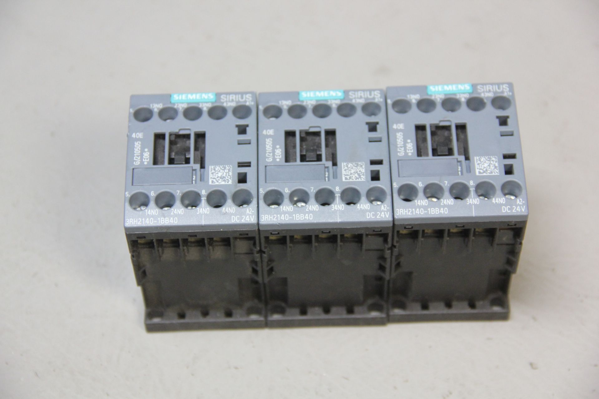 3 UNSUED SIEMENS SIRIUS CONTACTORS