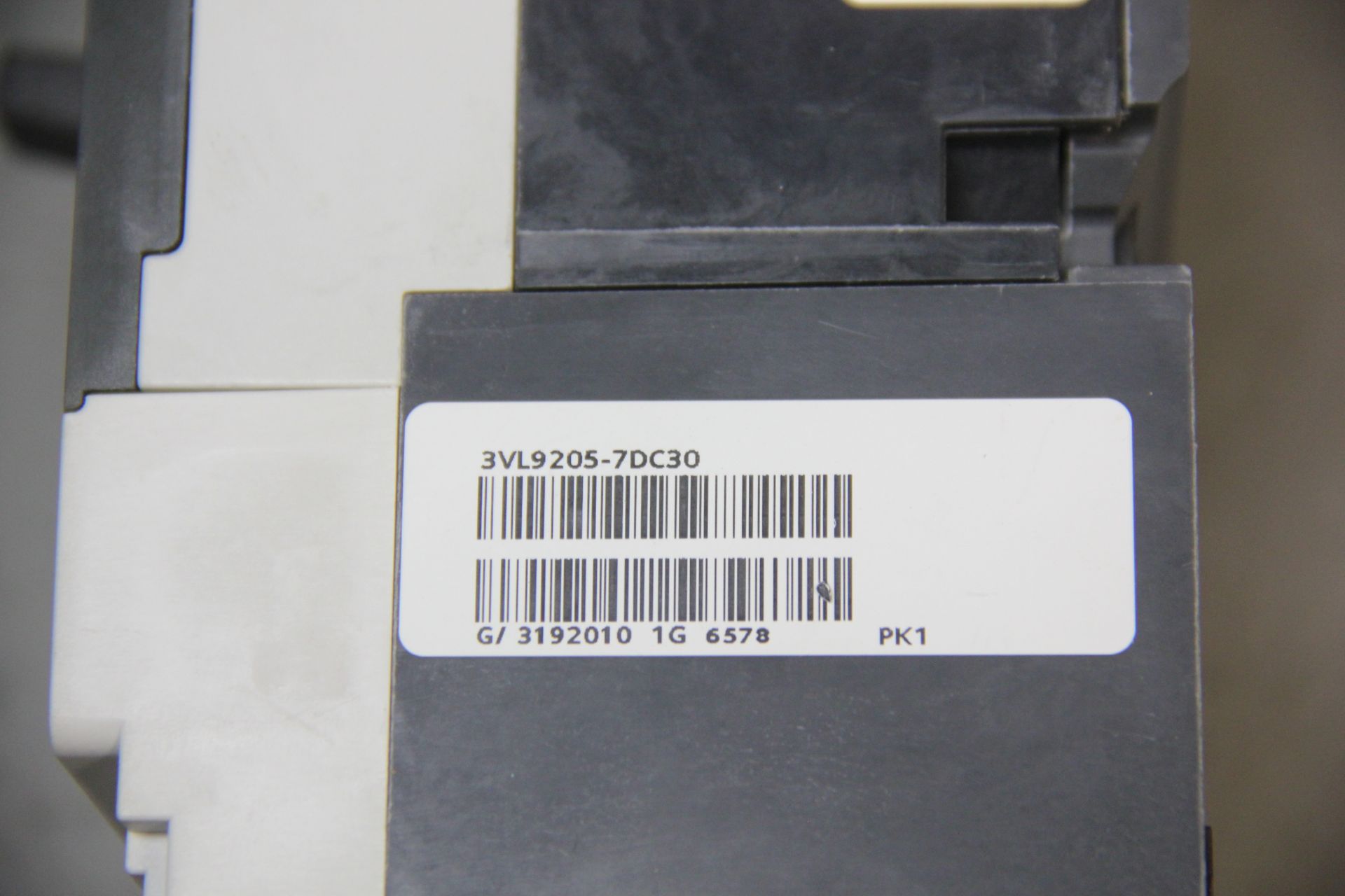 UNUSED SIEMENS VL160 CIRCUIT BREAKER WITH TRIP UNIT - Image 5 of 8