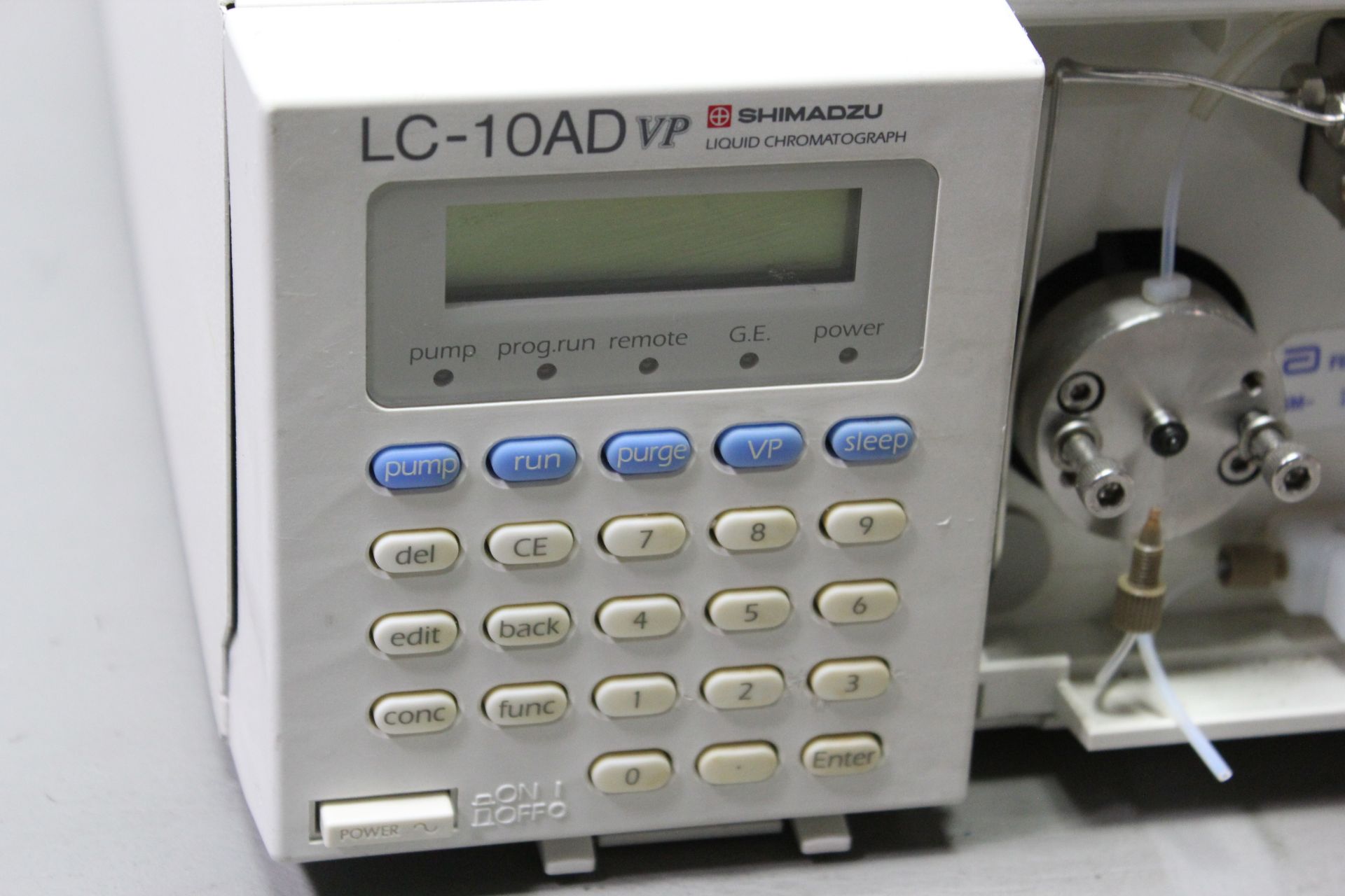 SHIMADZU LIQUID CHROMATOGRAPH - Image 2 of 6